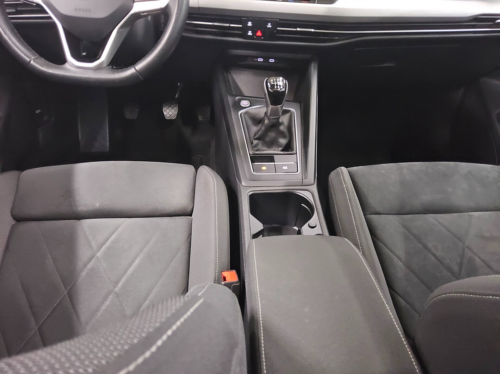 Volkswagen Golf-8 Var. 2.0 TDI Life Navi Matrix Pano StHzg 6