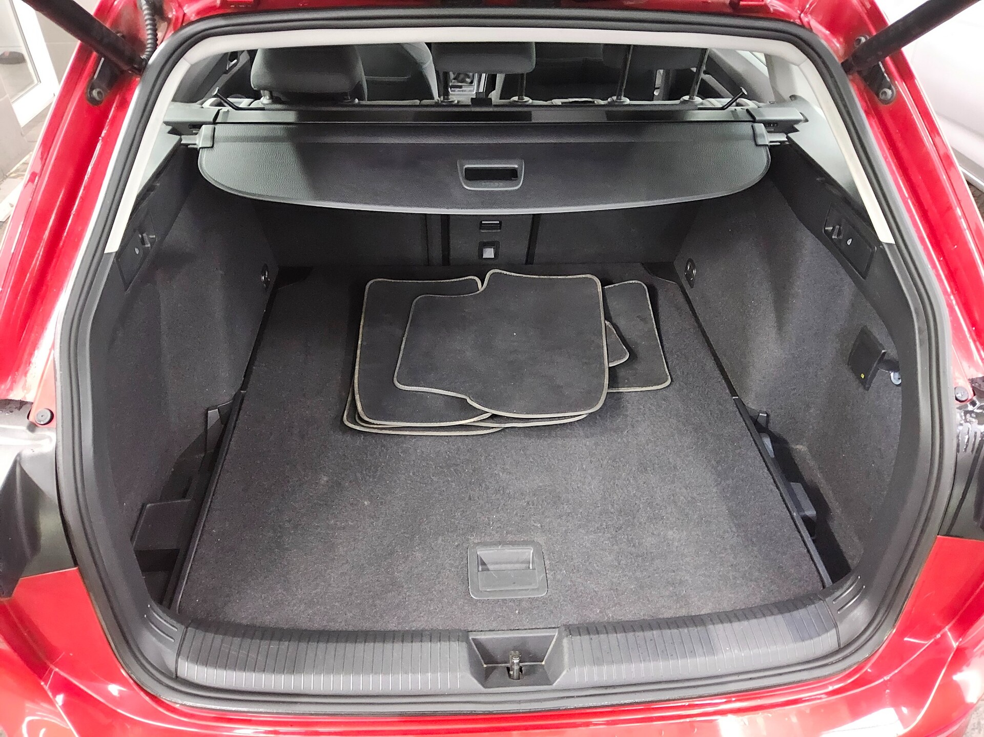 Volkswagen Golf-8 Var. 2.0 TDI Life Navi Matrix Pano StHzg 13