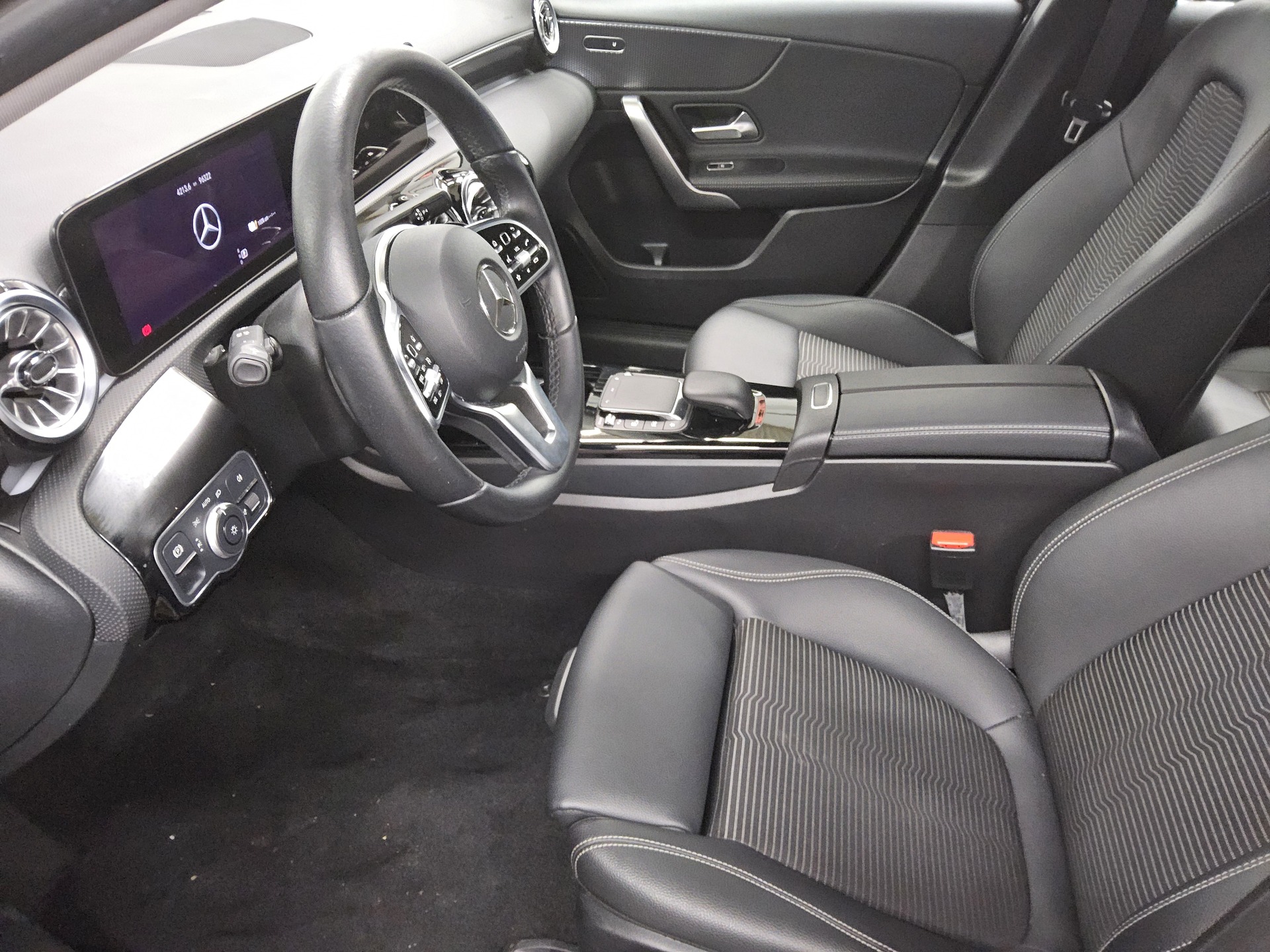 Mercedes-Benz A 250 e Progressive T-Leder Navi LED Sound MBUX+ 9