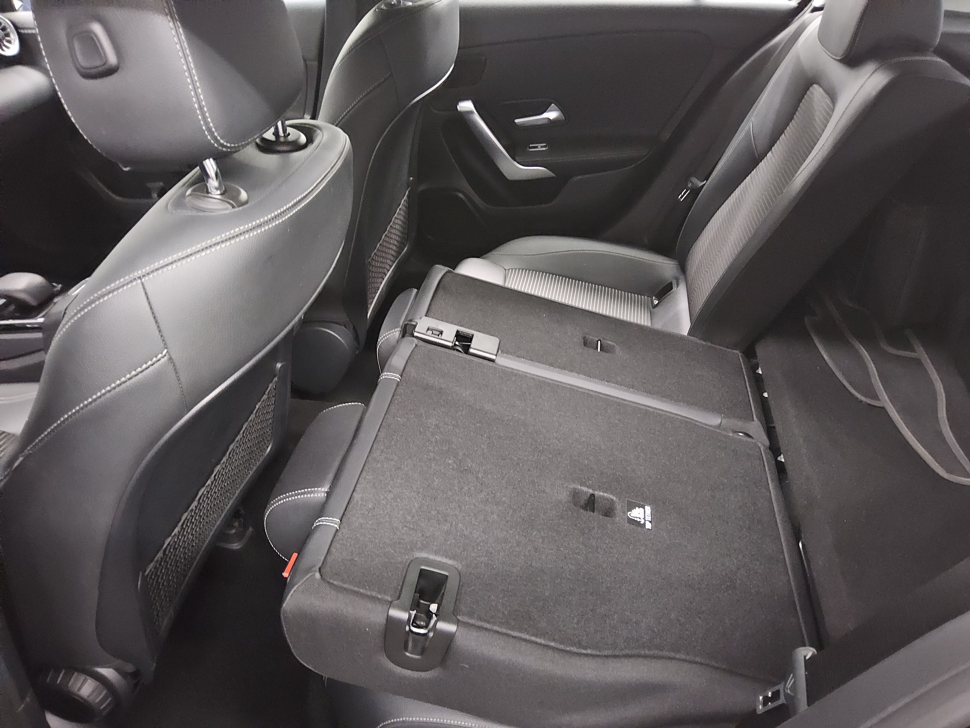 Mercedes-Benz A 250 e Progressive T-Leder Navi LED Sound MBUX+ 12