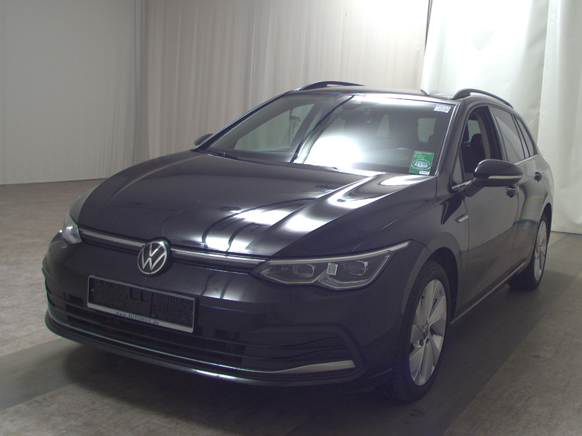 Volkswagen Golf-8 Var. 2.0 TDI Style Navi LED+ DC AHK 2