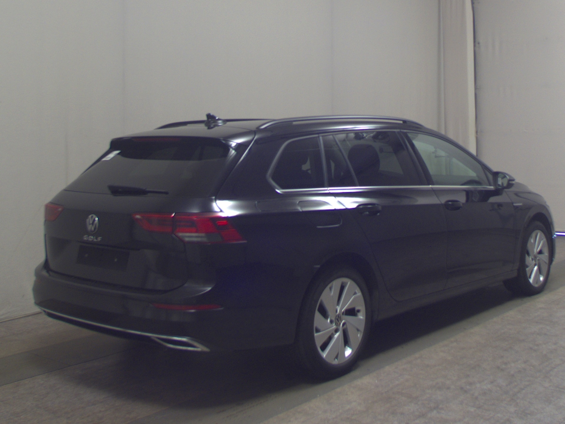 Volkswagen Golf-8 Var. 2.0 TDI Style Navi LED+ DC AHK 4