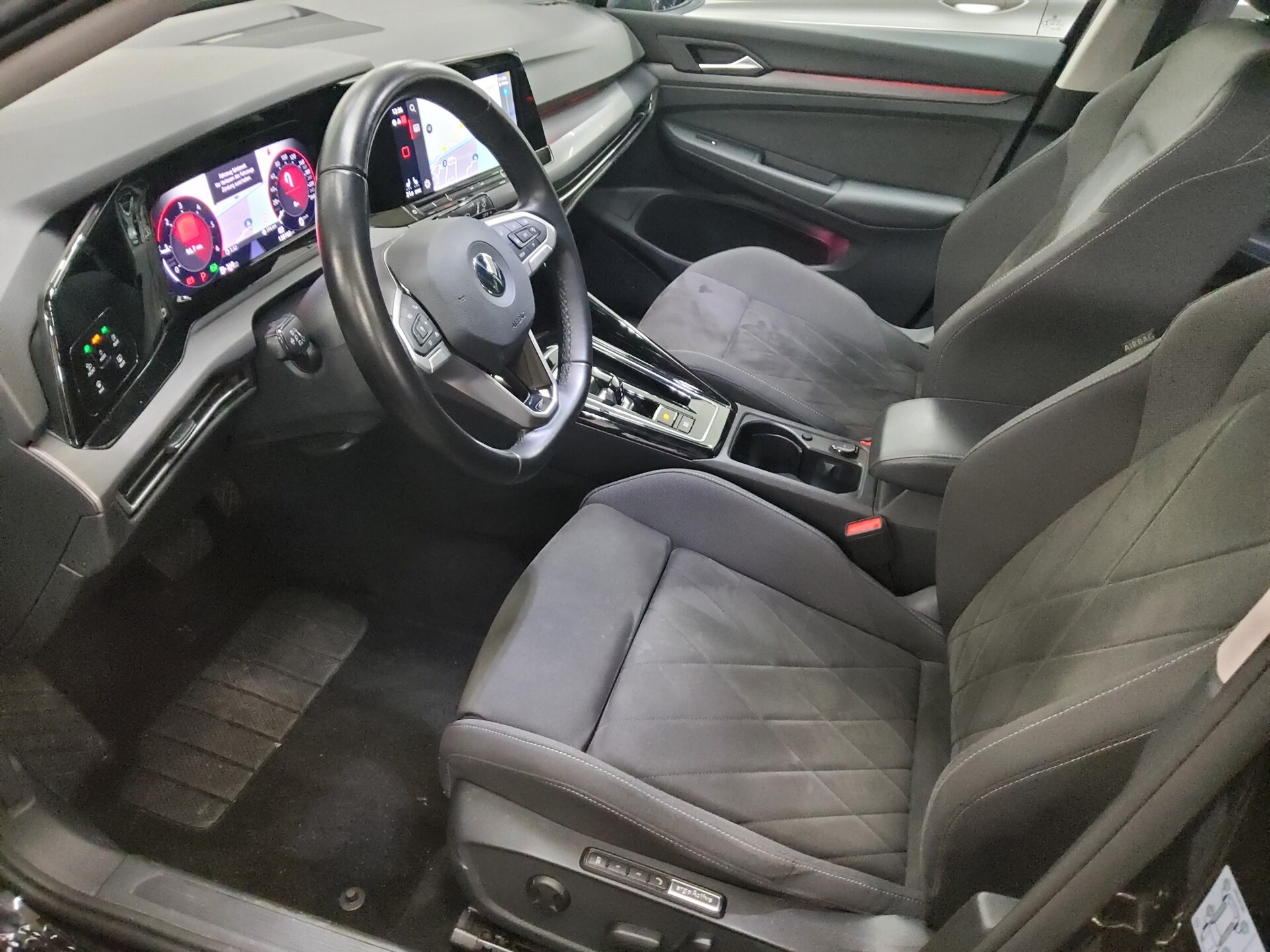 Volkswagen Golf-8 Var. 2.0 TDI Style Navi LED+ DC AHK 9