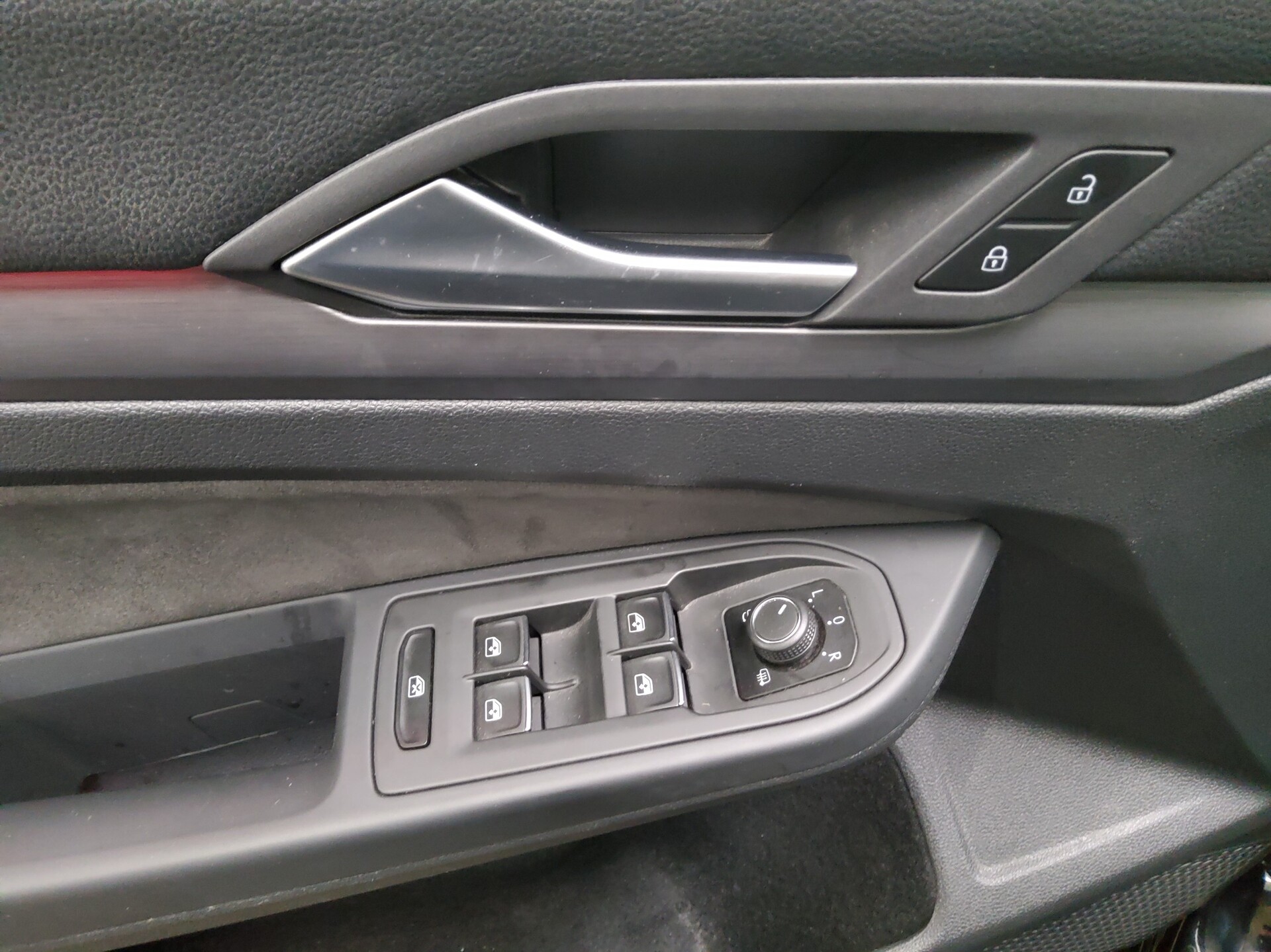 Volkswagen Golf-8 Var. 2.0 TDI Style Navi LED+ DC AHK 10