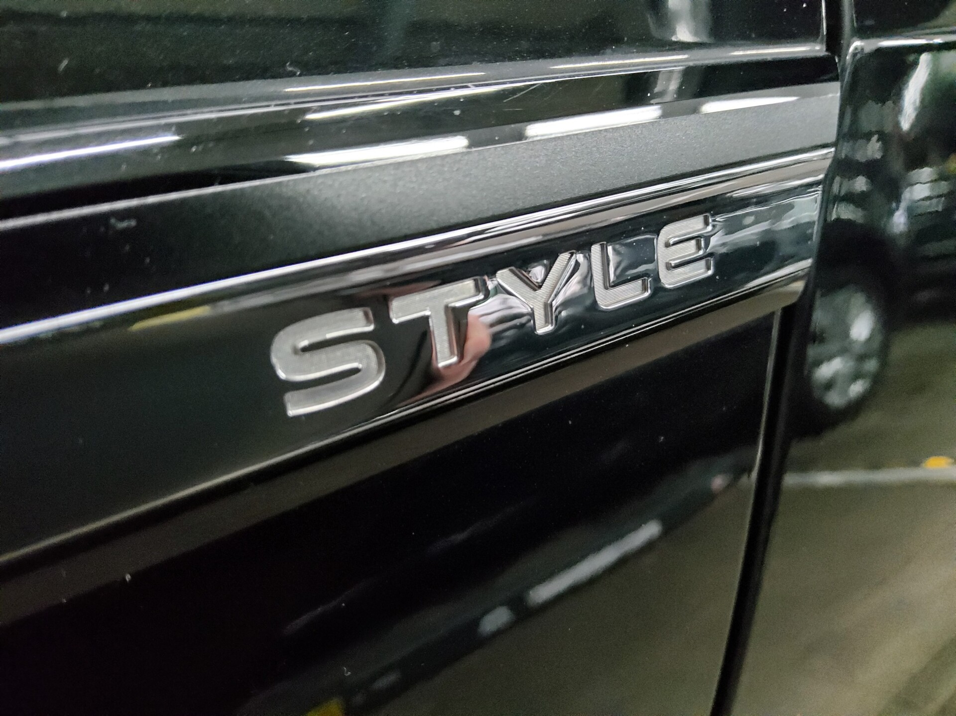 Volkswagen Golf-8 Var. 2.0 TDI Style Navi LED+ DC AHK 12