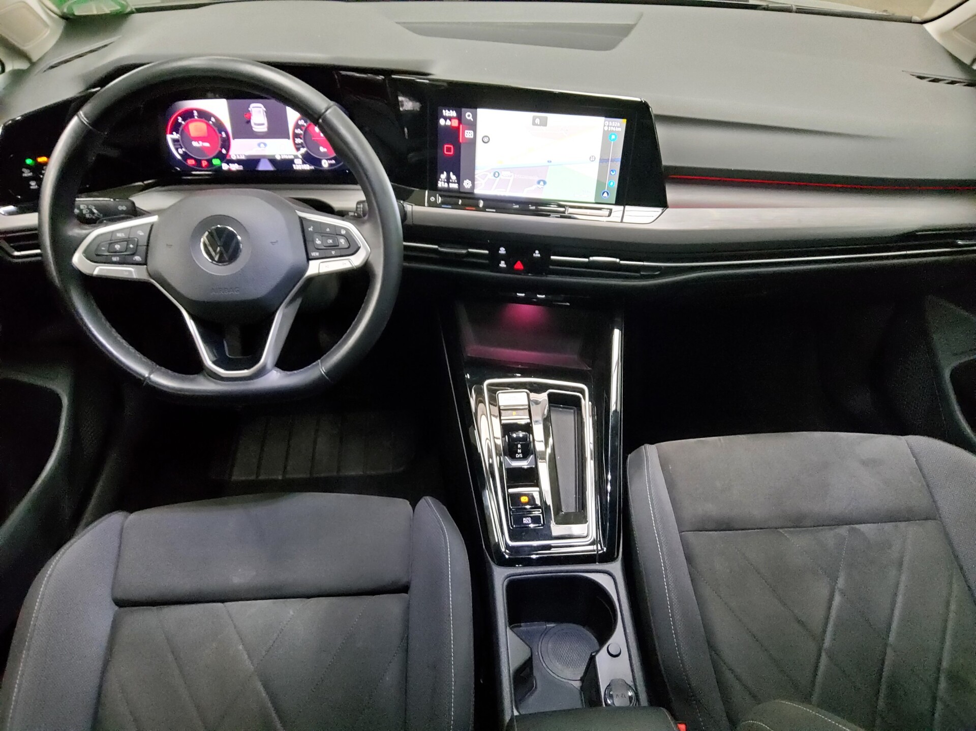 Volkswagen Golf-8 Var. 2.0 TDI Style Navi LED+ DC AHK 5