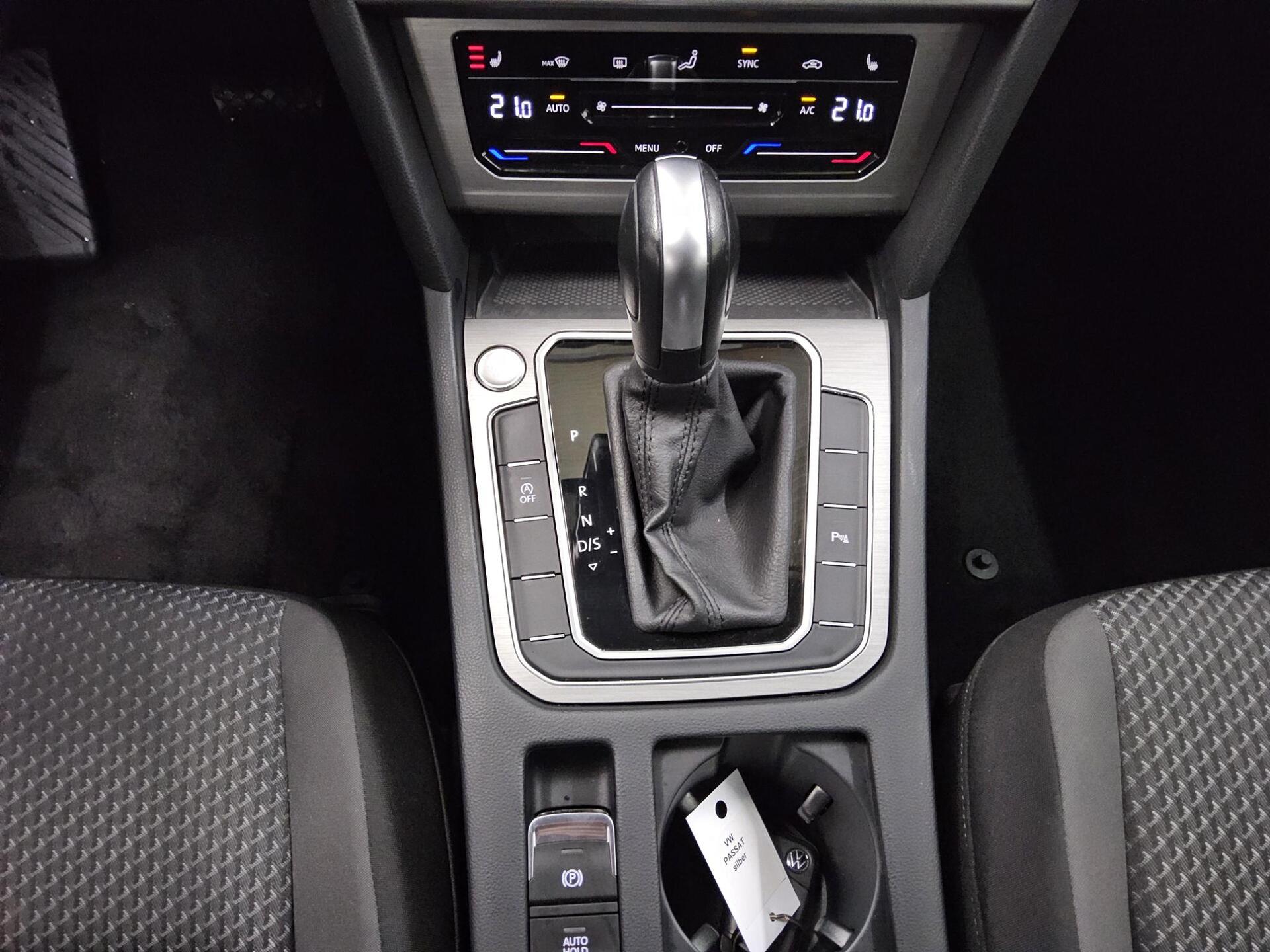 Volkswagen Passat Var. 2.0 TDI Navi LED PDC 6