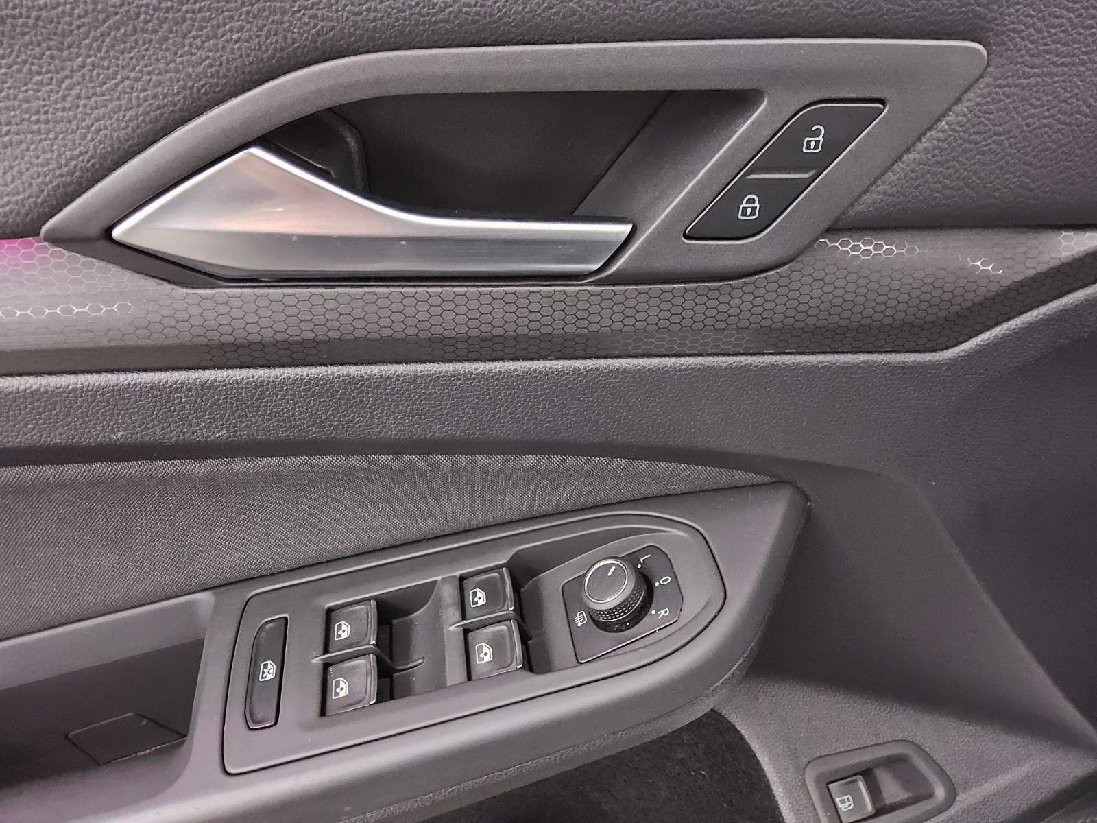 Volkswagen Golf-8 GTE 1.4 TSI eHybrid Navi LED DC PDC 10