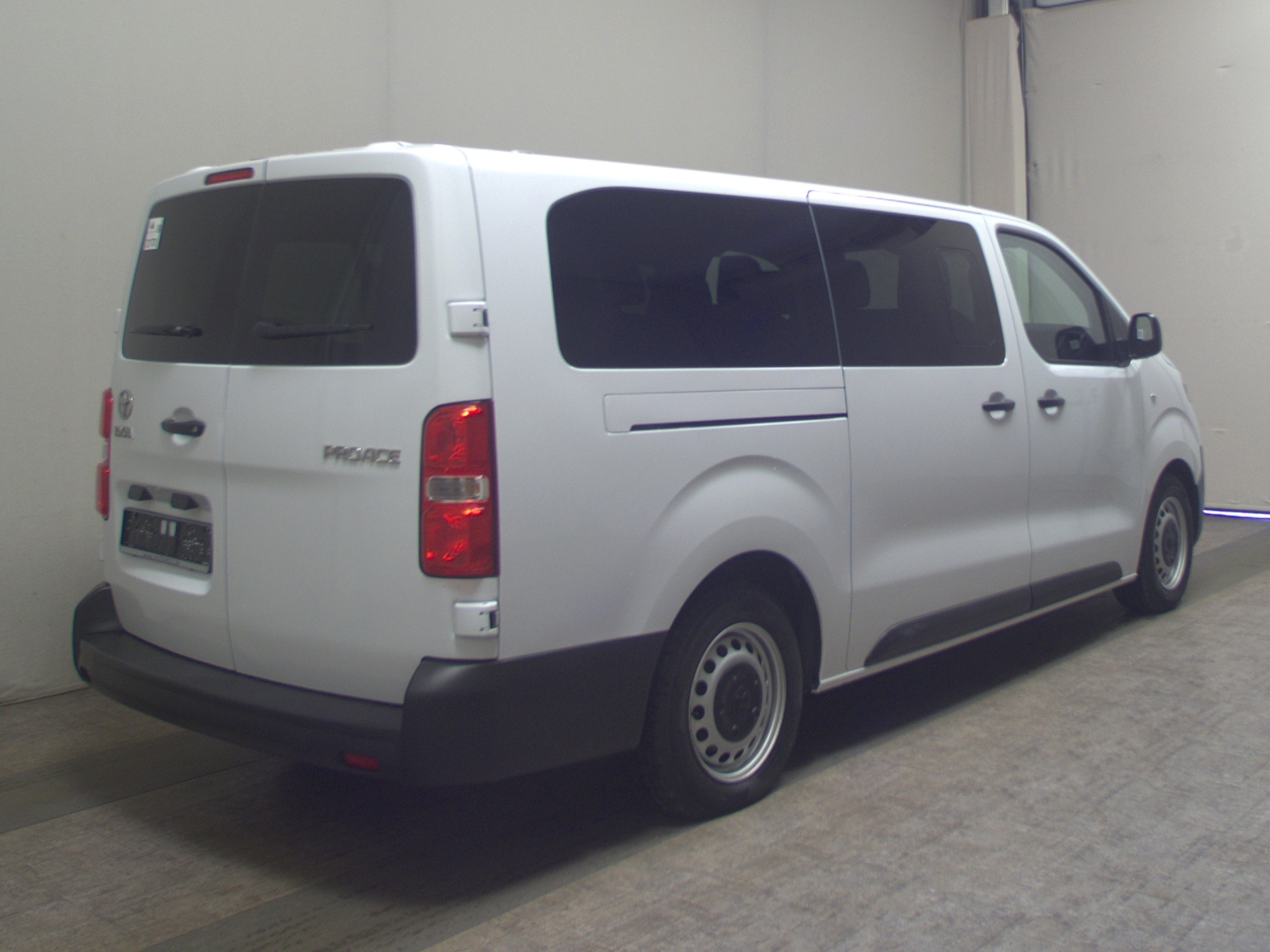 Toyota Proace 2.0 D-4D 9-Sitzer Klima Bluetooth 4