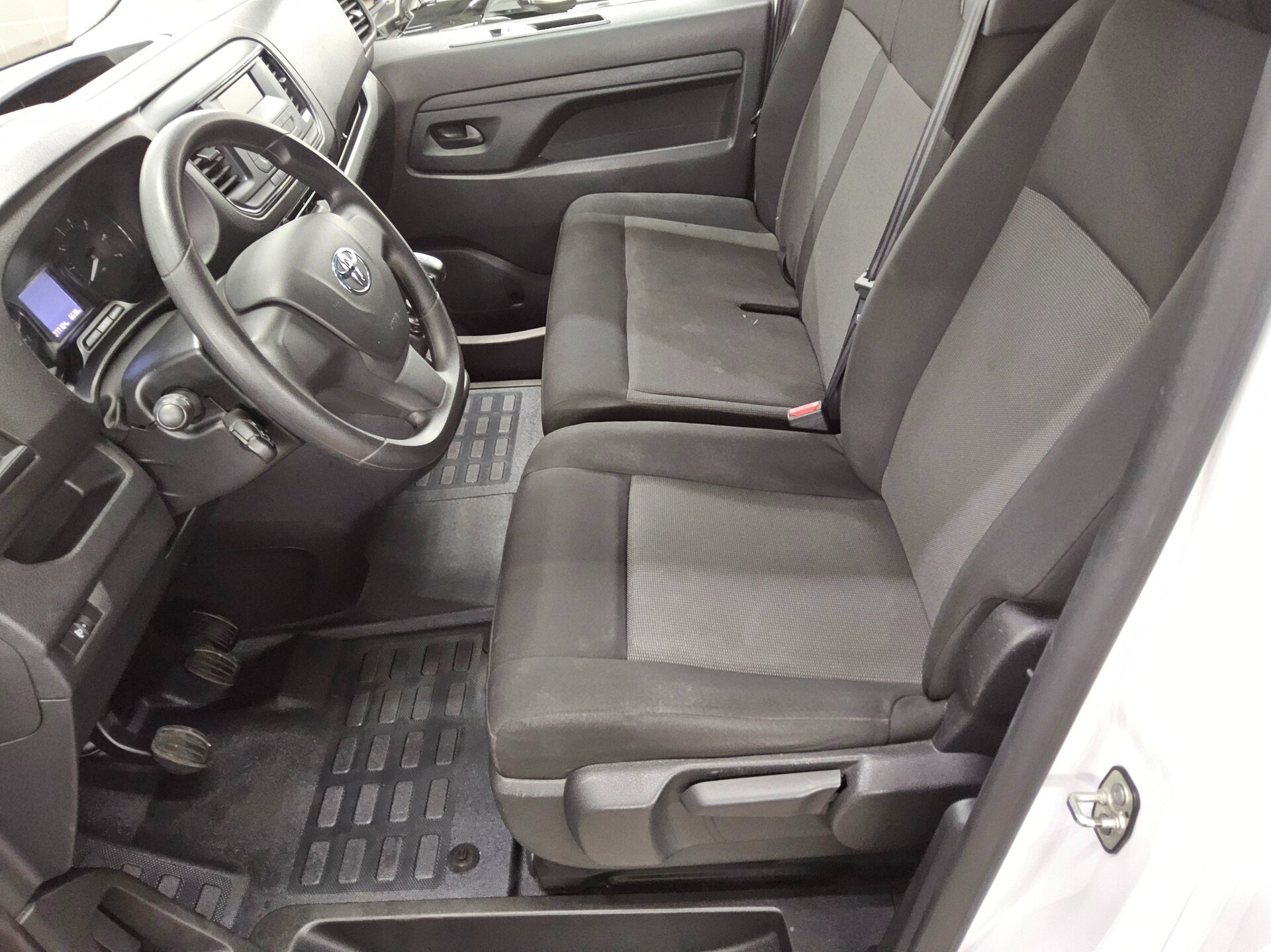 Toyota Proace 2.0 D-4D 9-Sitzer Klima Bluetooth 8