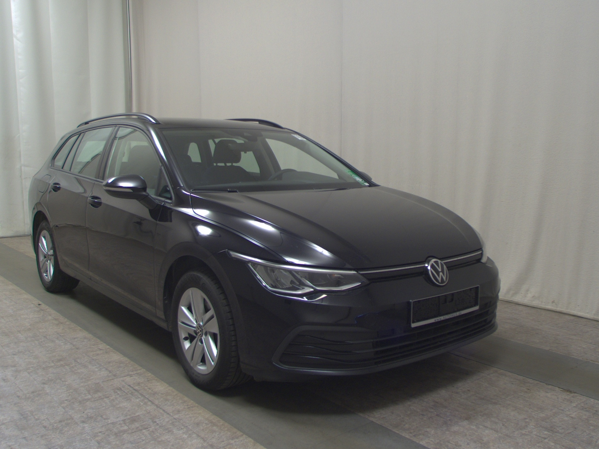 Volkswagen Golf-8 Var. 2.0 TDI Life Navi LED DC-Pro ACC 3