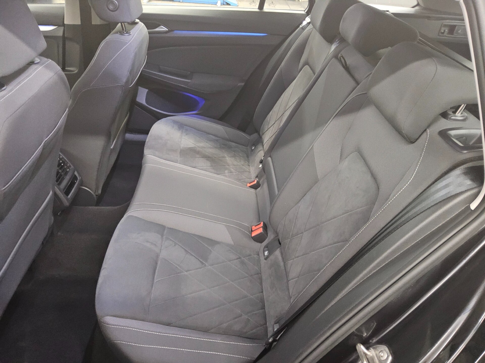 Volkswagen Golf-8 Var. 2.0 TDI Life Navi LED DC-Pro ACC 13