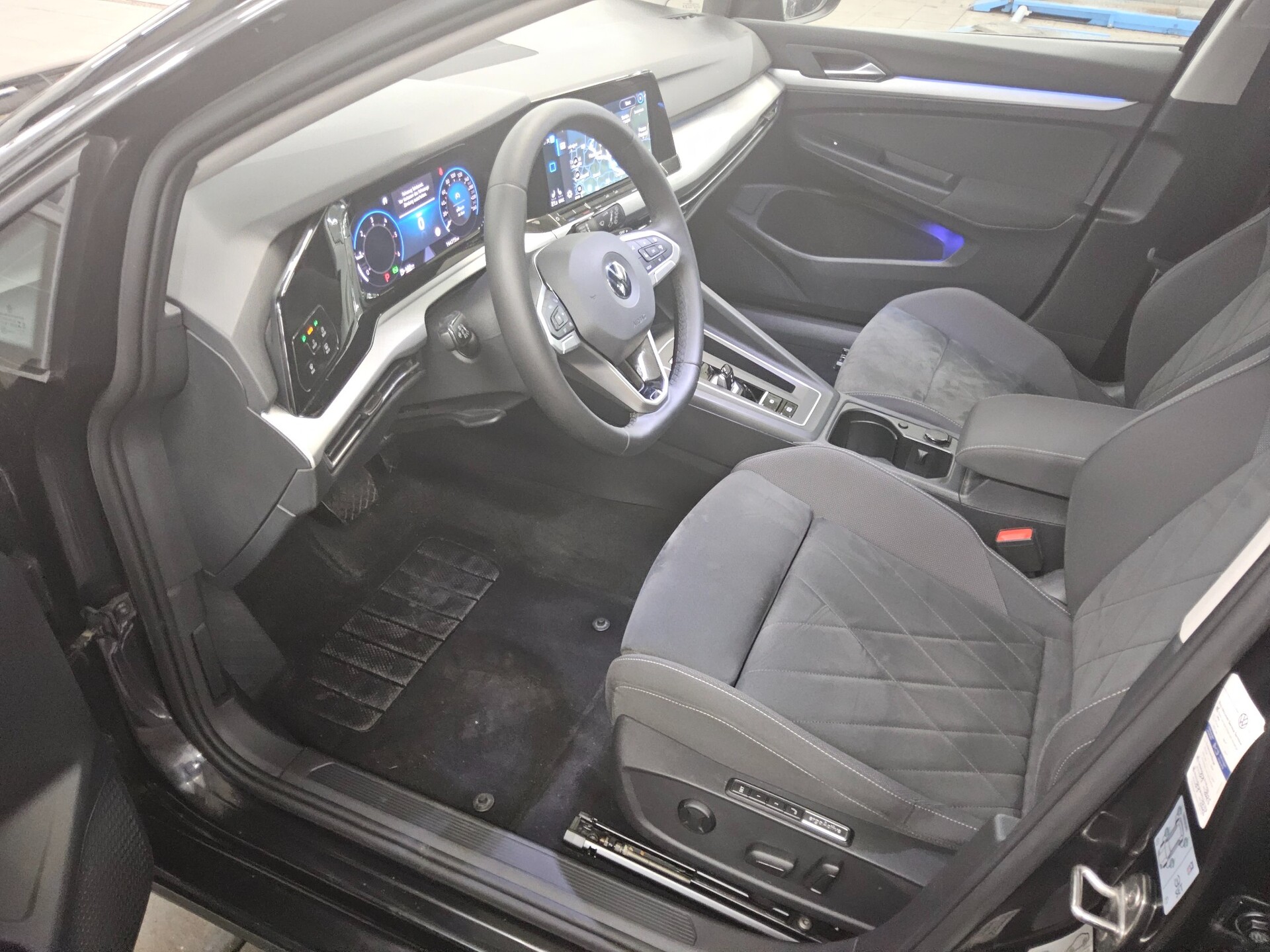 Volkswagen Golf-8 Var. 2.0 TDI Life Navi LED DC-Pro ACC 8