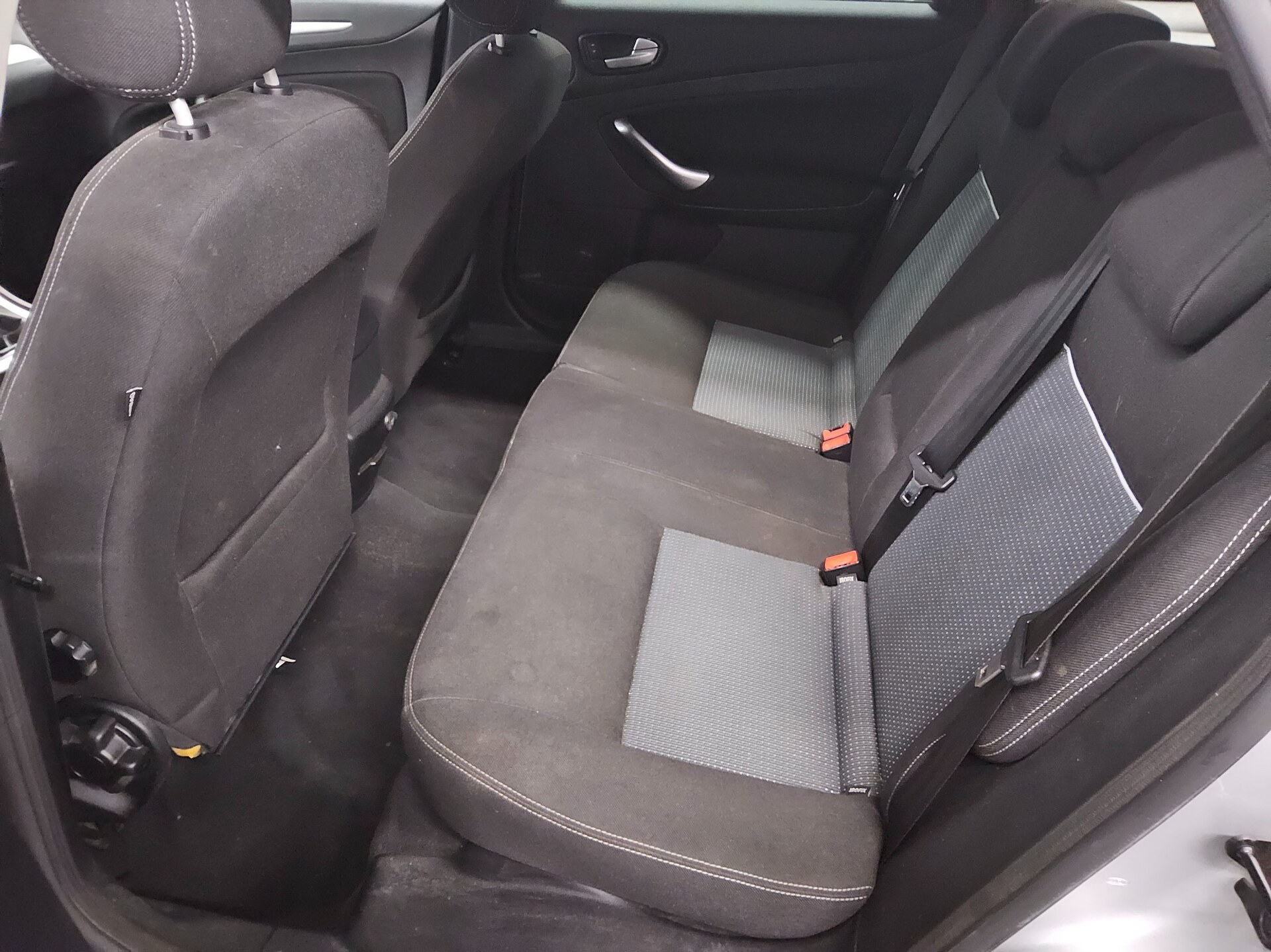 Ford Mondeo Turnier 2.0 TDCi Trend AHK Navi SHZ 13