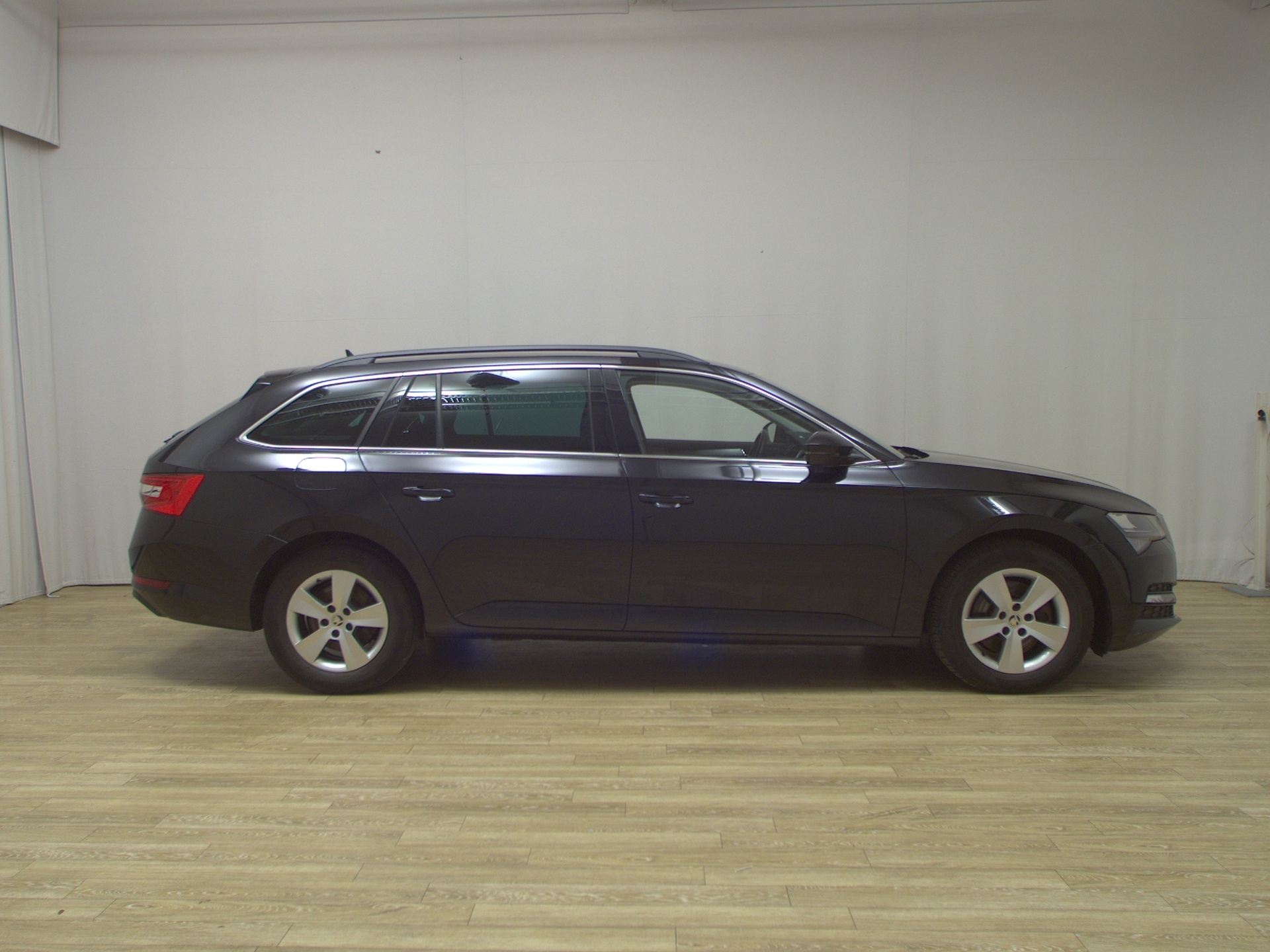 Skoda Superb Kombi 2.0 TDI Ambition Navi LED vc ACC