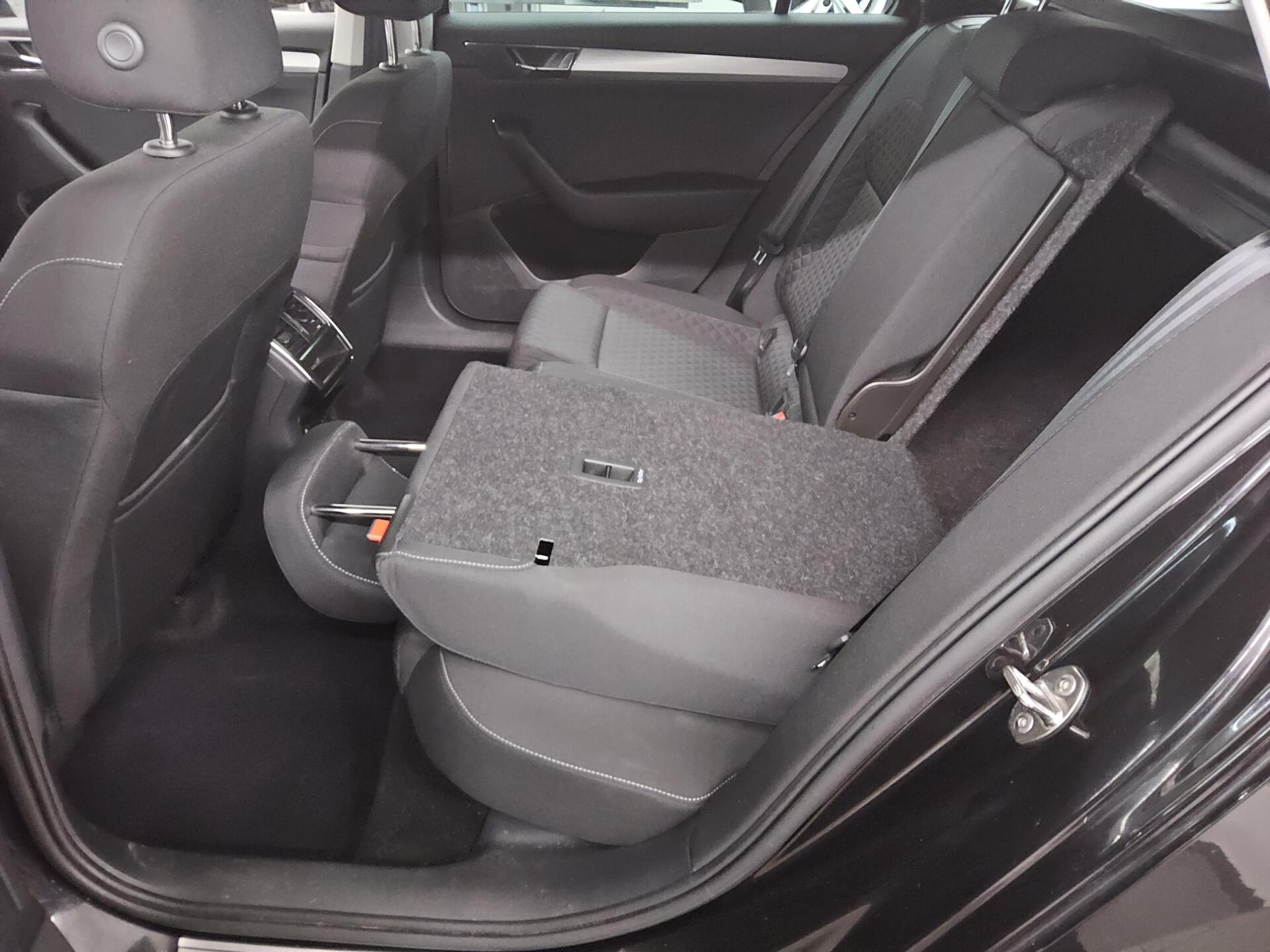 Skoda Superb Kombi 2.0 TDI Ambition Navi LED vc ACC 13