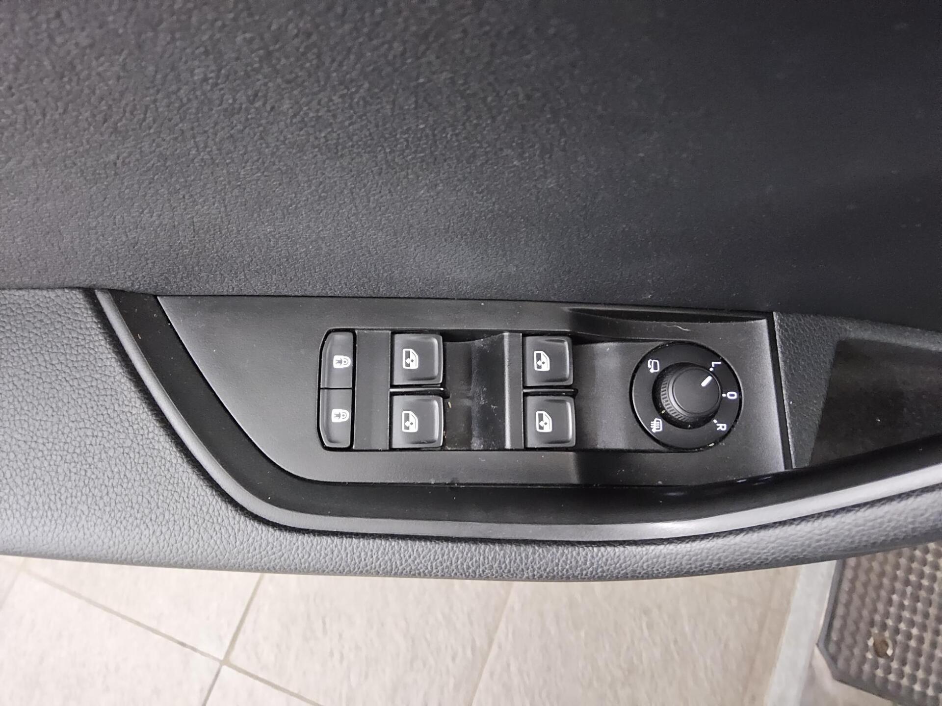 Skoda Superb Kombi 2.0 TDI Ambition Navi LED vc ACC 10