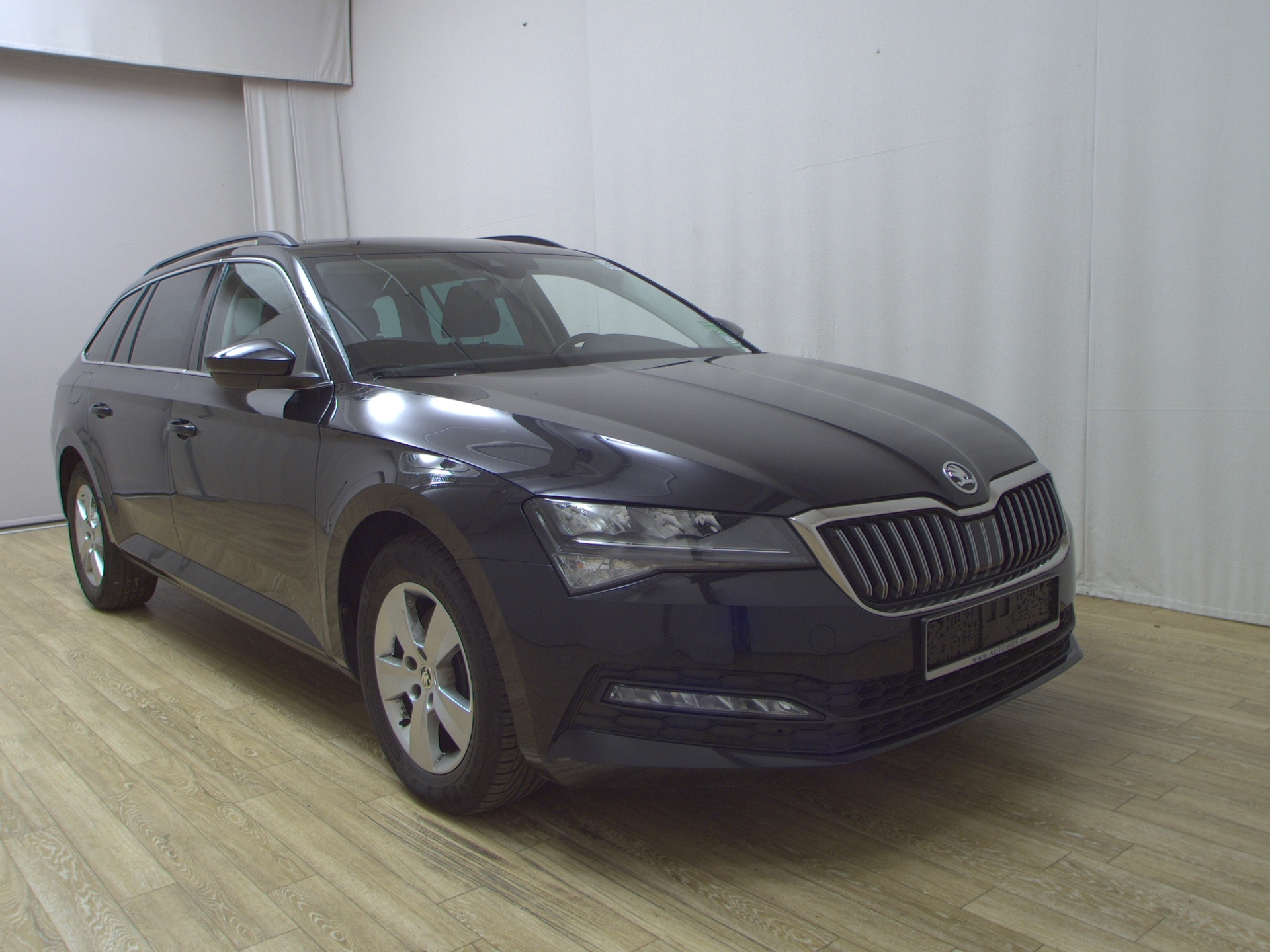 Skoda Superb Kombi 2.0 TDI Ambition Navi LED vc ACC 3