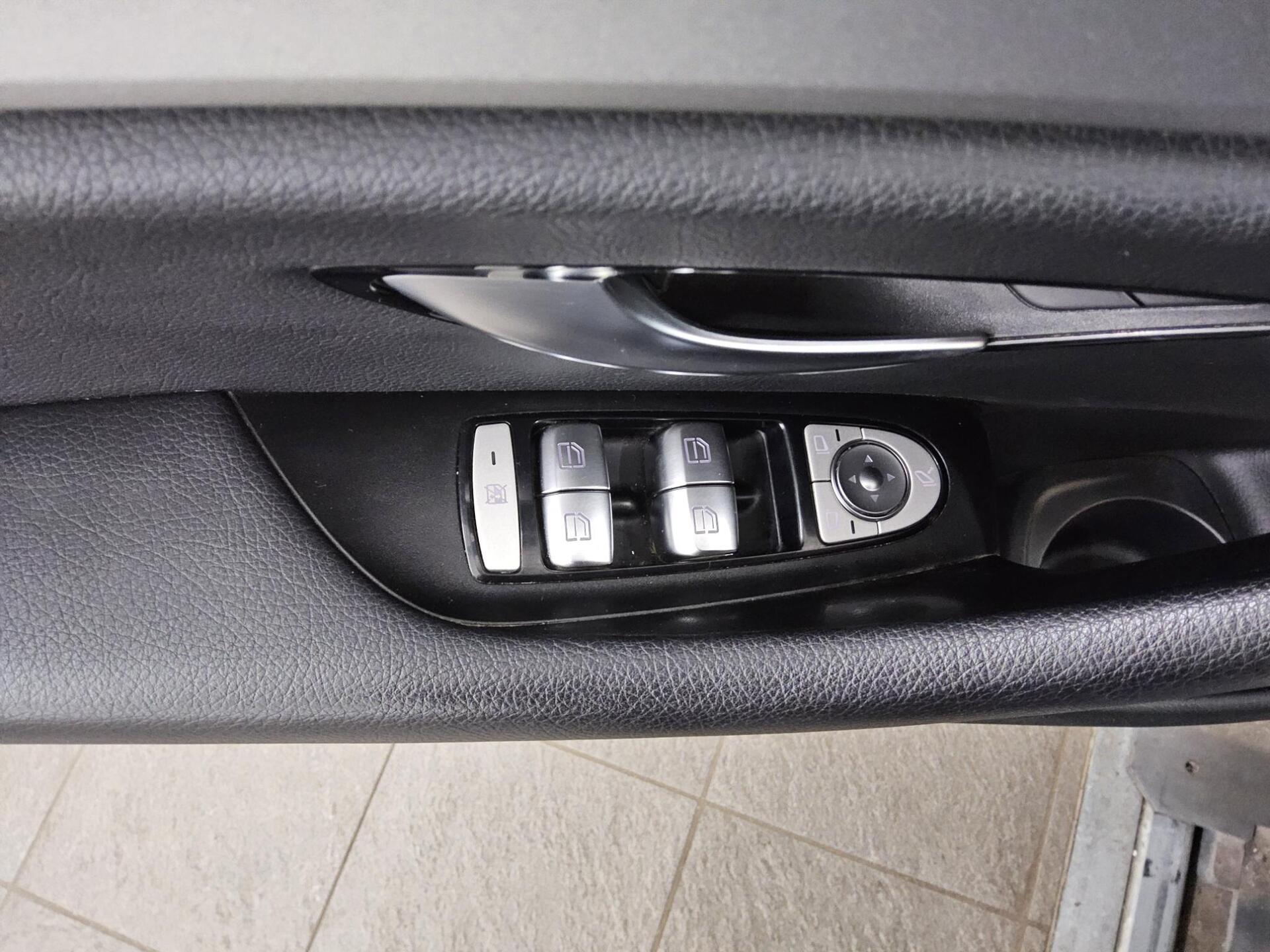 Mercedes-Benz E 300 T de Avantgarde Navi LED Widescreen 360° 10