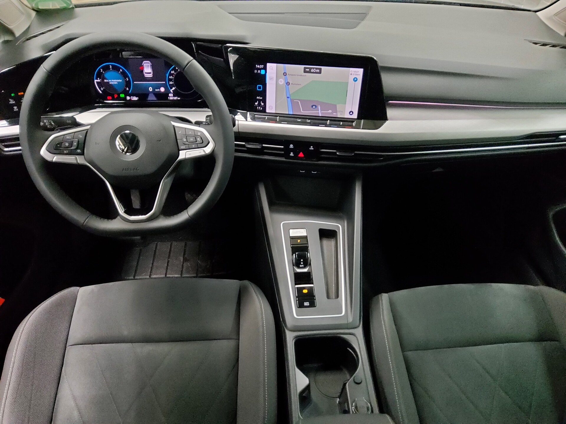 Volkswagen Golf-8 Var. 2.0 TDI Life Navi IQ.Light DC RFK 5