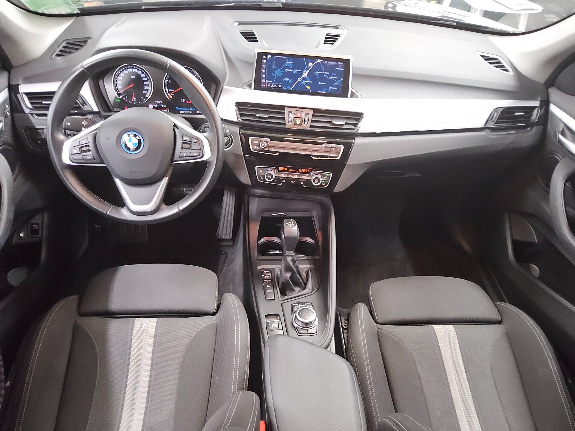 BMW X1 xDrive25e Advantage Navi LED PDC 5