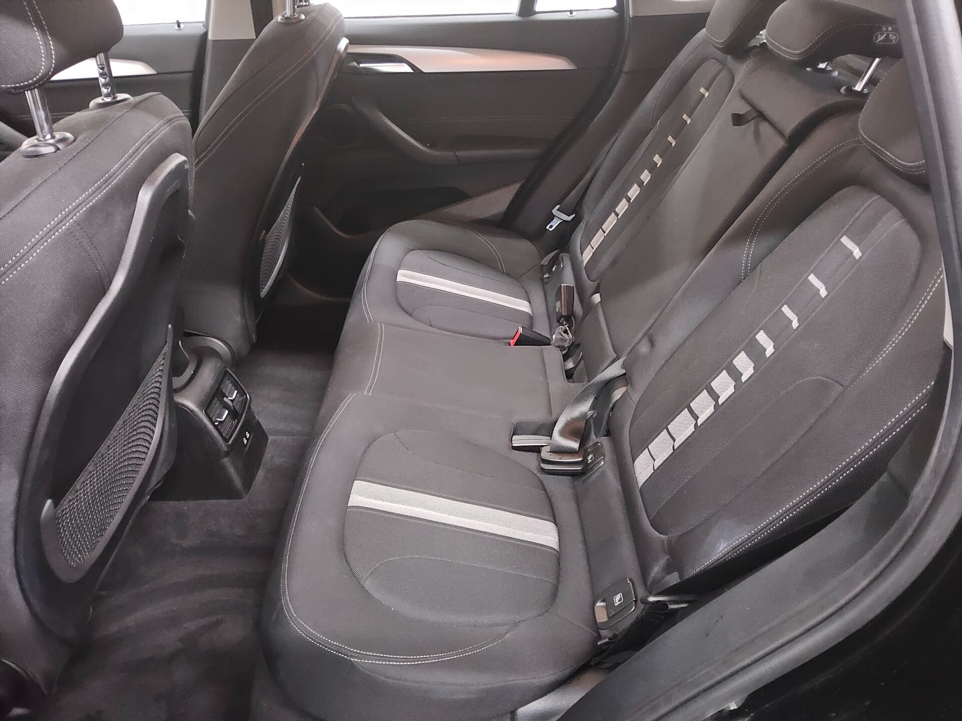 BMW X1 xDrive25e Advantage Navi LED PDC 12