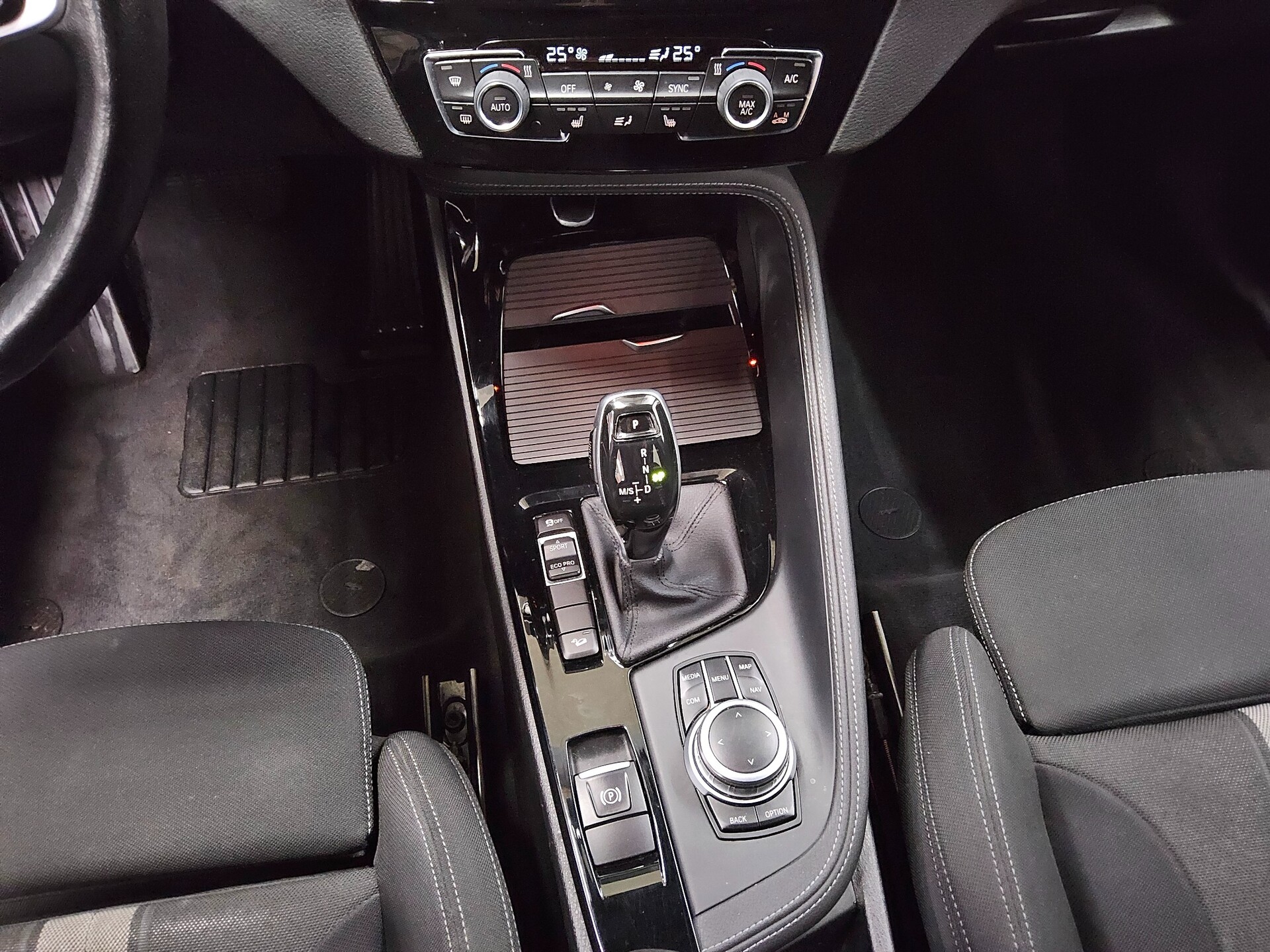 BMW X2 xDrive20d Advantage Navi LED HuD RFK AHK 6