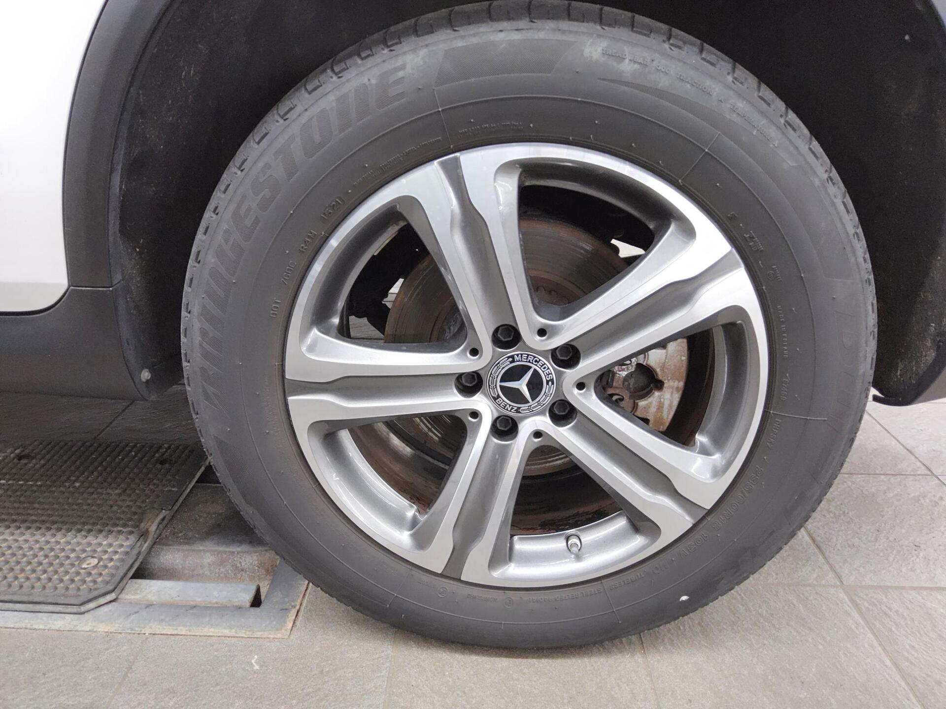 Mercedes-Benz GLC 300 e 4M Off-Road Leder Navi LED AHK RfK 10