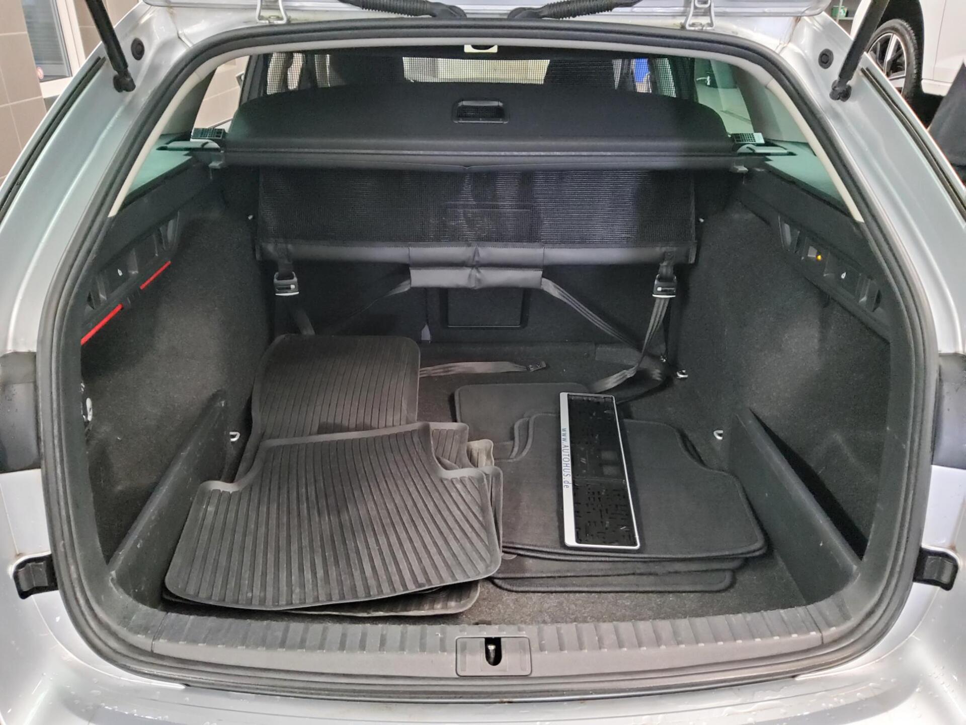 Skoda Octavia Kombi 2.0 TDI 4x4 Scout Navi vc HuD AHK 13