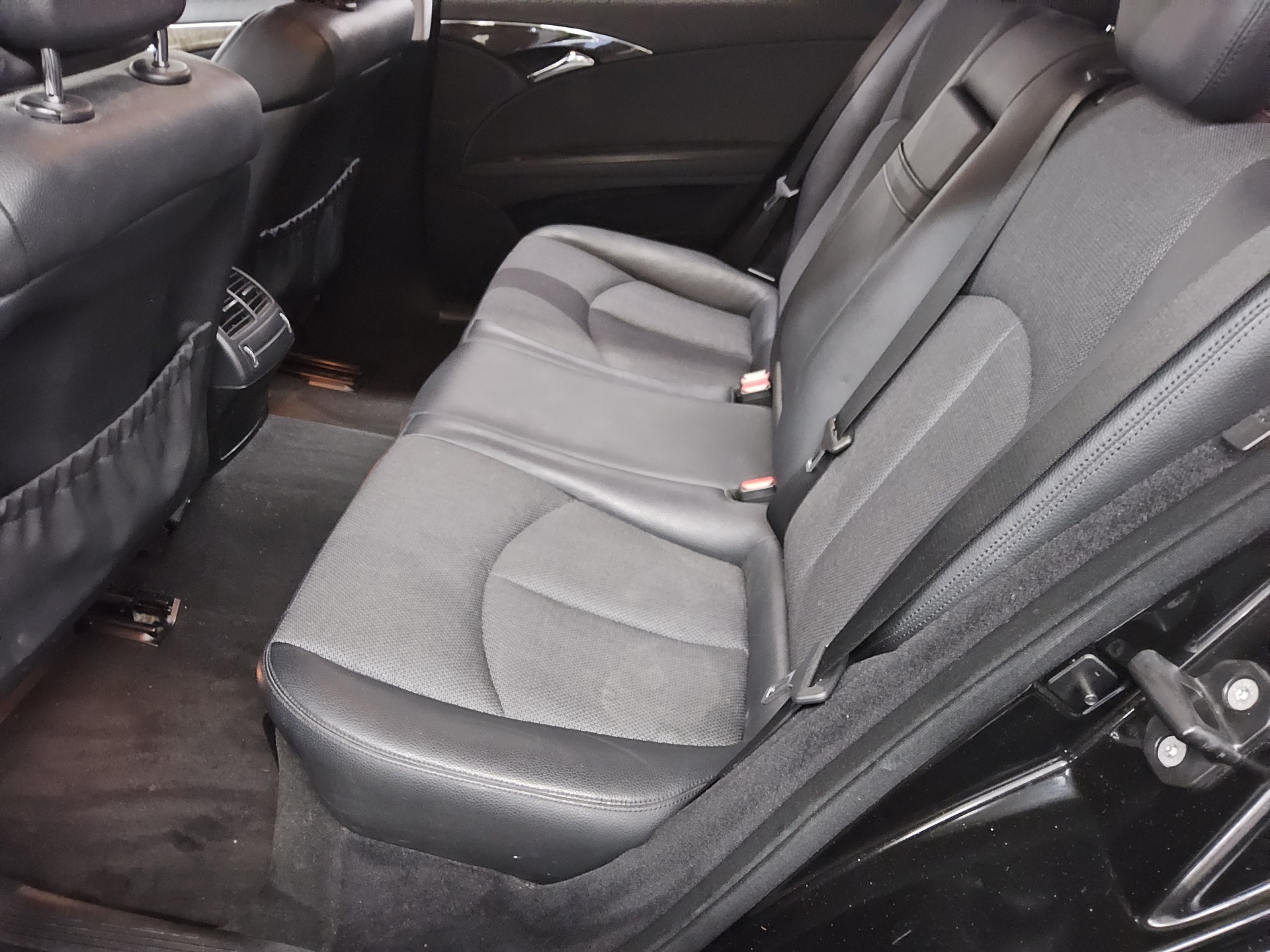 Mercedes-Benz E 220 CDI Avantgarde Navi Xenon 13