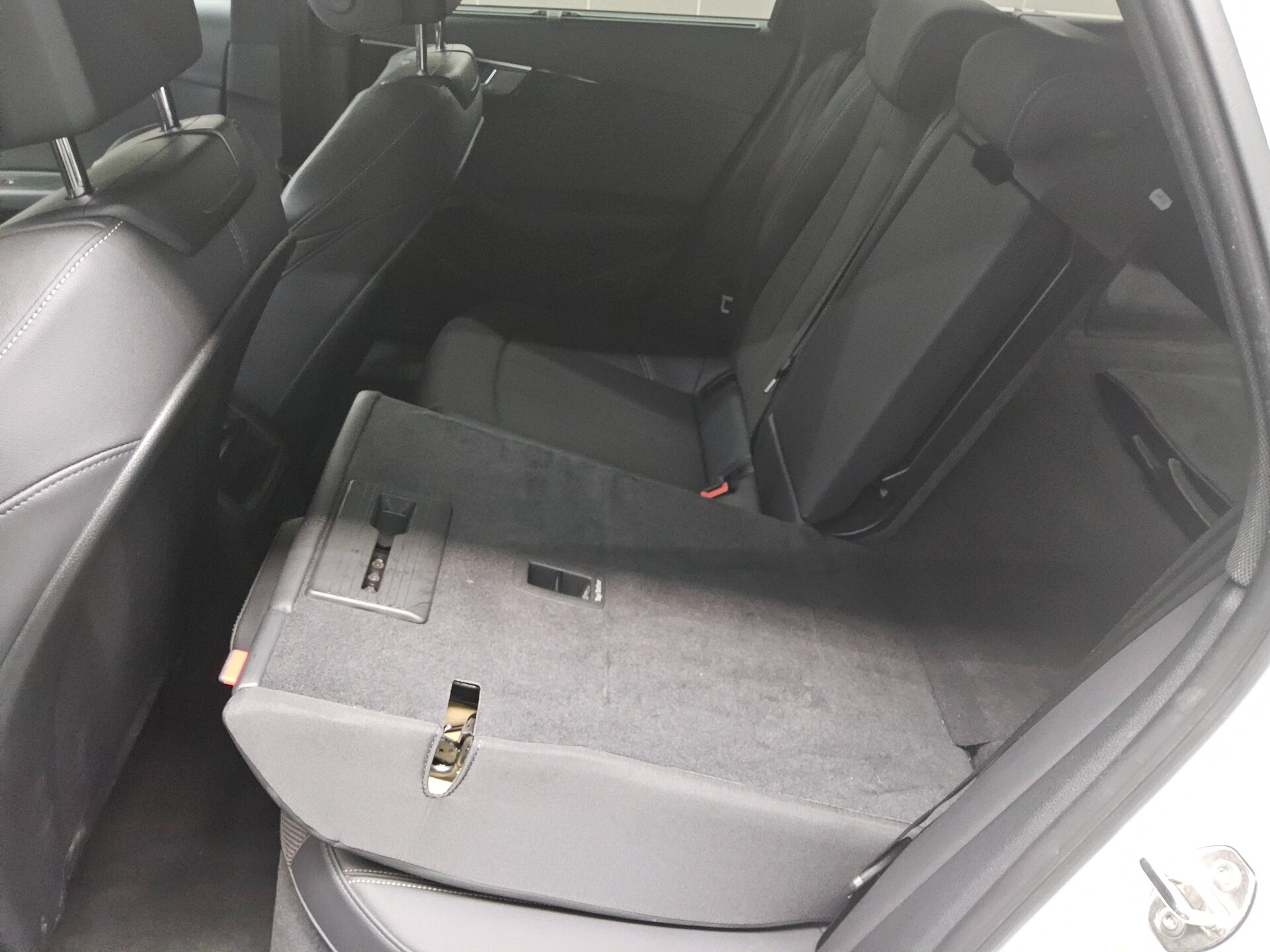 Audi A4 Avant 40 TDI S-Line T-Leder Navi LED 12