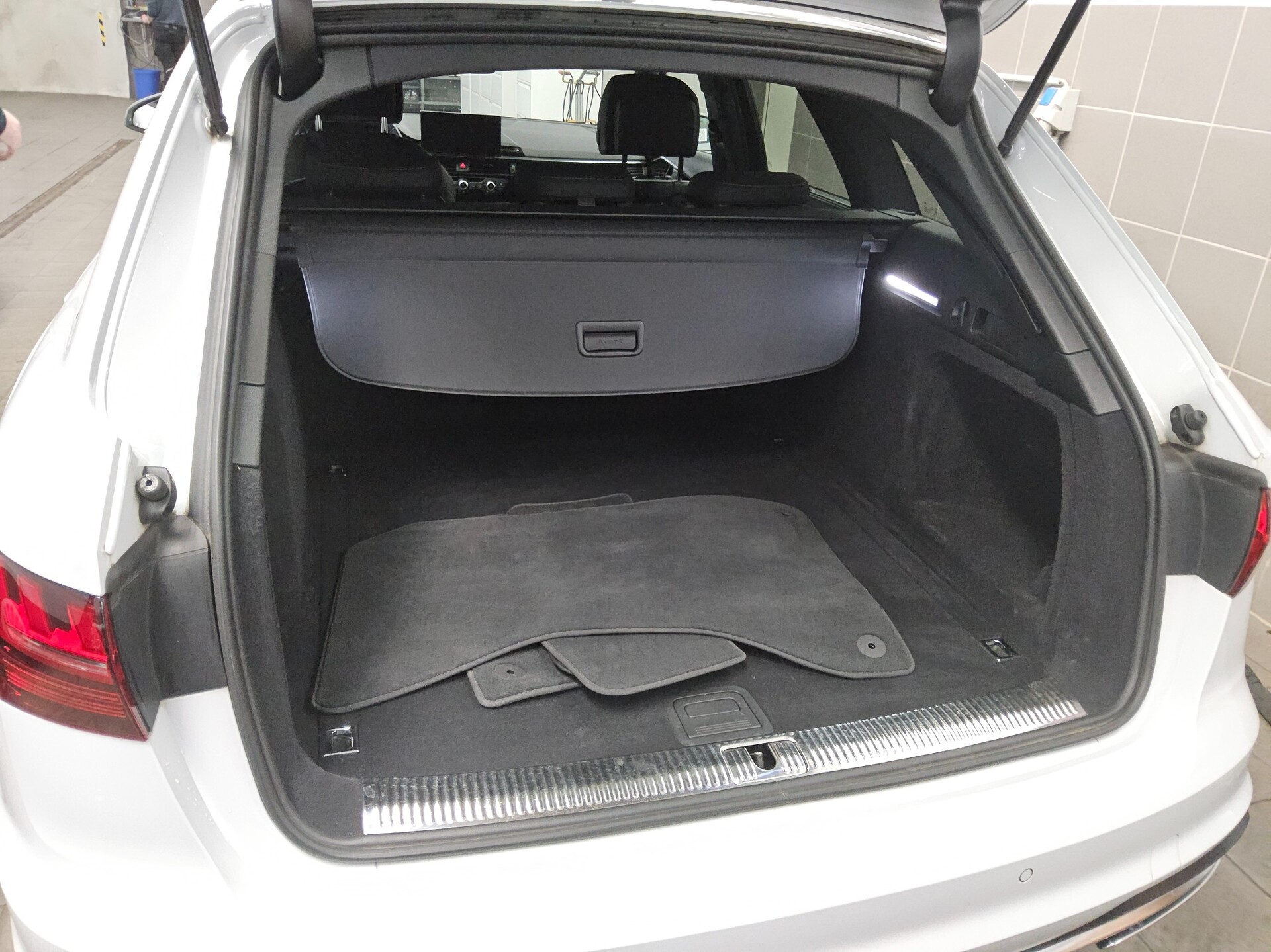 Audi A4 Avant 40 TDI S-Line T-Leder Navi LED 11