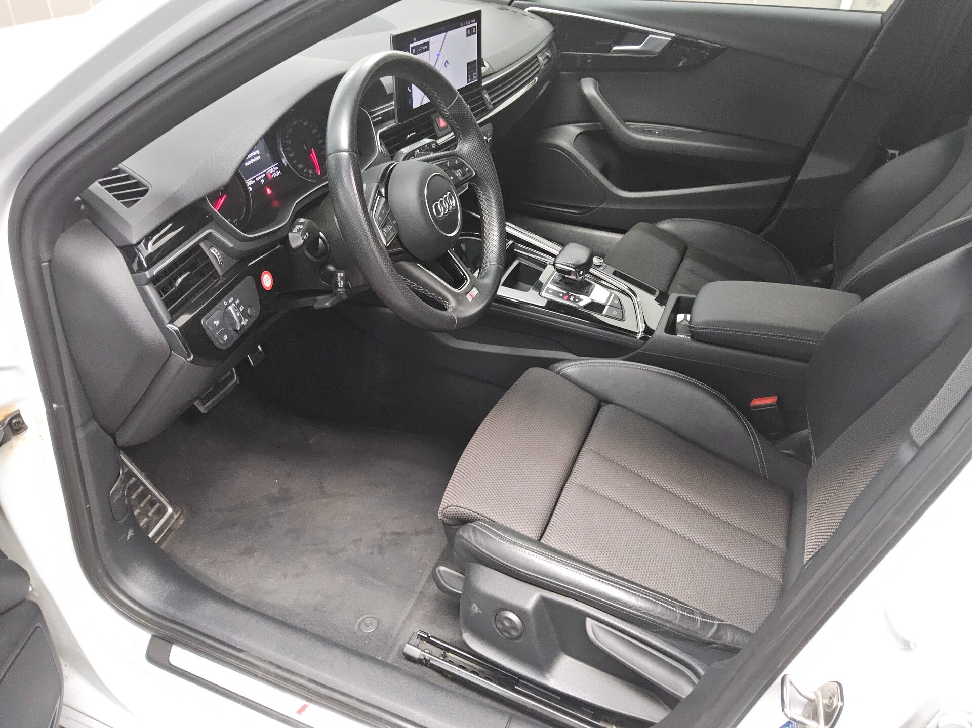 Audi A4 Avant 40 TDI S-Line T-Leder Navi LED 8