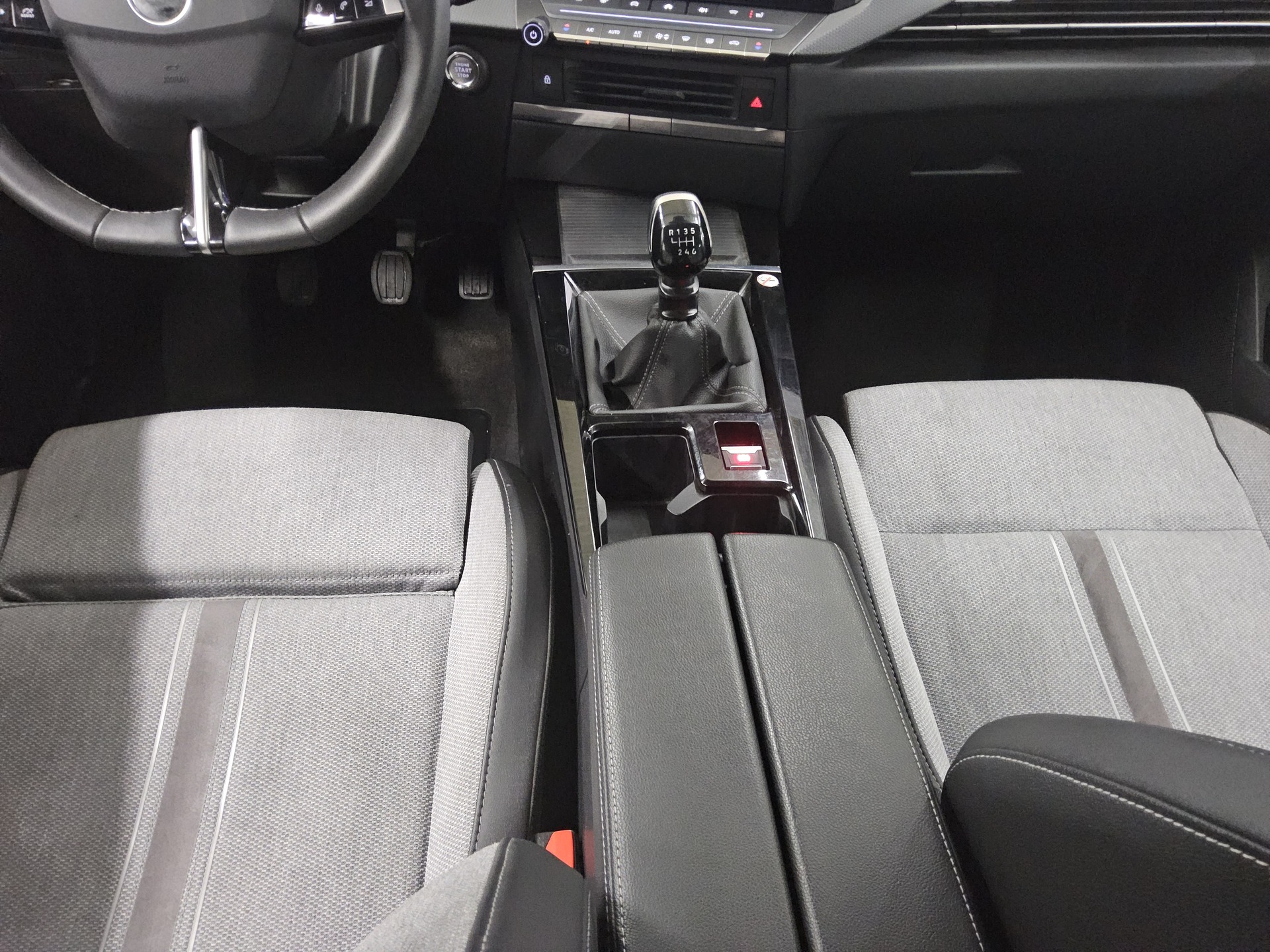 Opel Astra ST 1.5 D Edition T-Leder Navi LED 6