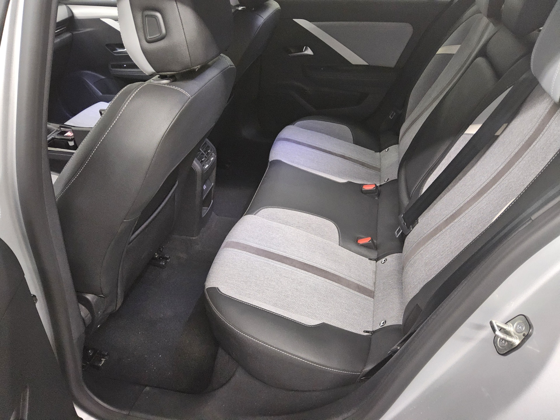 Opel Astra ST 1.5 D Edition T-Leder Navi LED 13