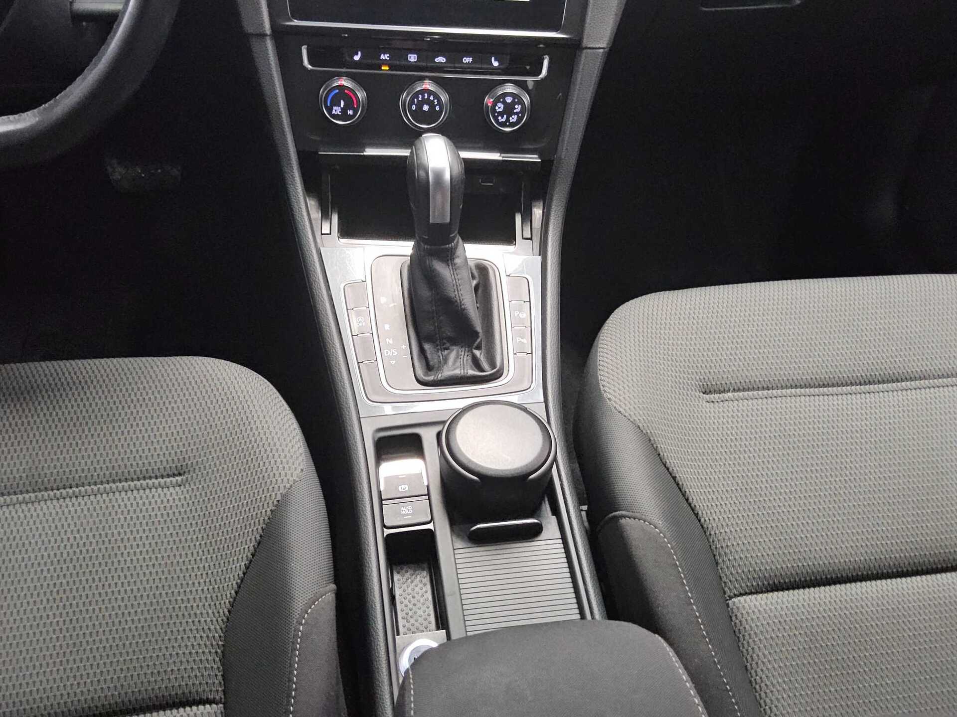 Volkswagen Golf-7 Var. 2.0 TDI Comf. Navi Shz AHK RFK 6