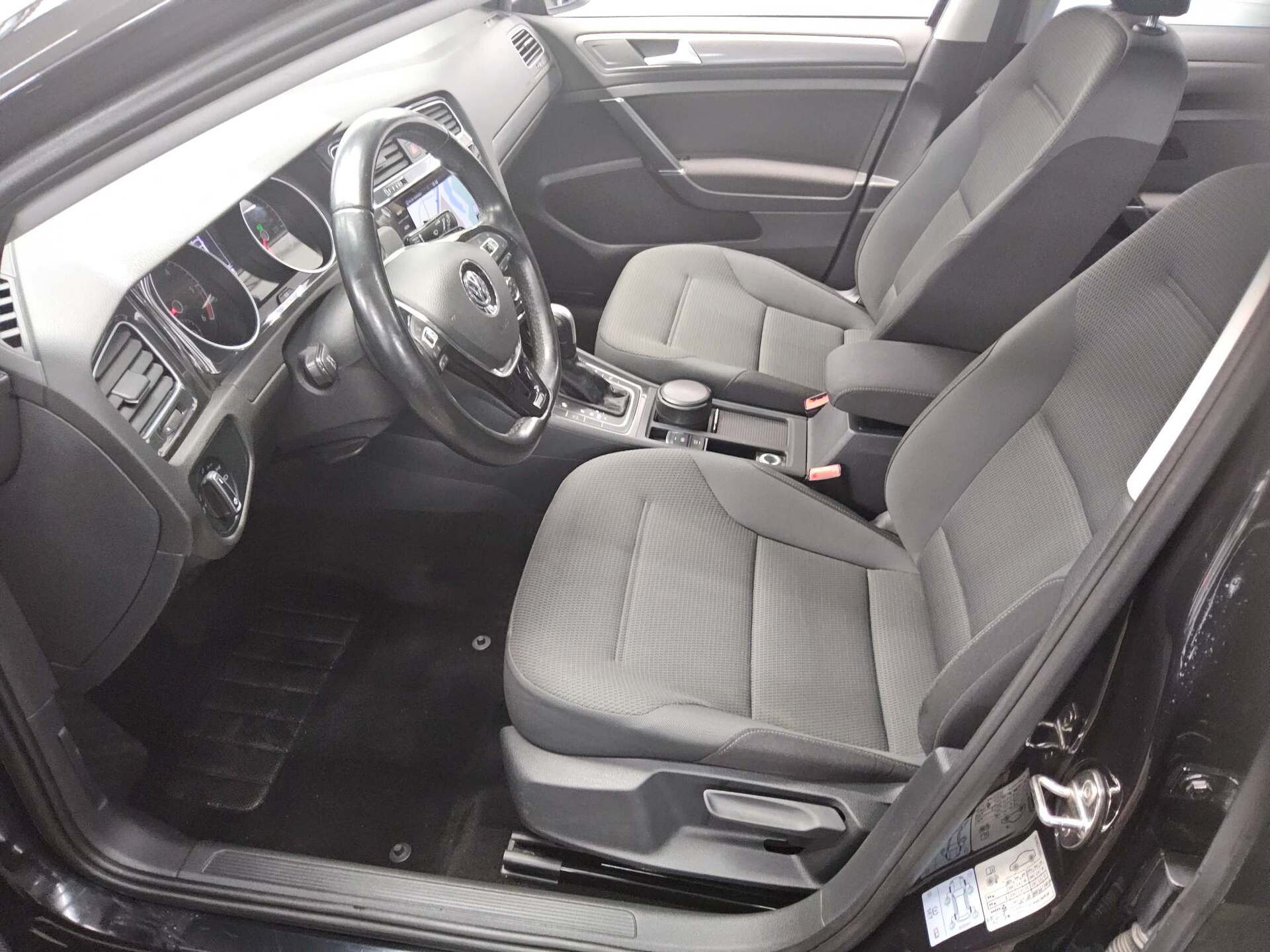 Volkswagen Golf-7 Var. 2.0 TDI Comf. Navi Shz AHK RFK 8