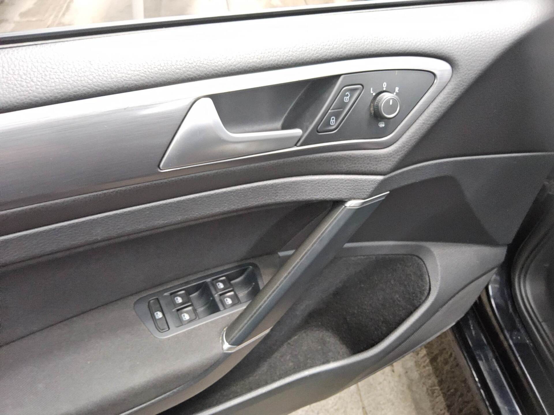 Volkswagen Golf-7 Var. 2.0 TDI Comf. Navi Shz AHK RFK 9