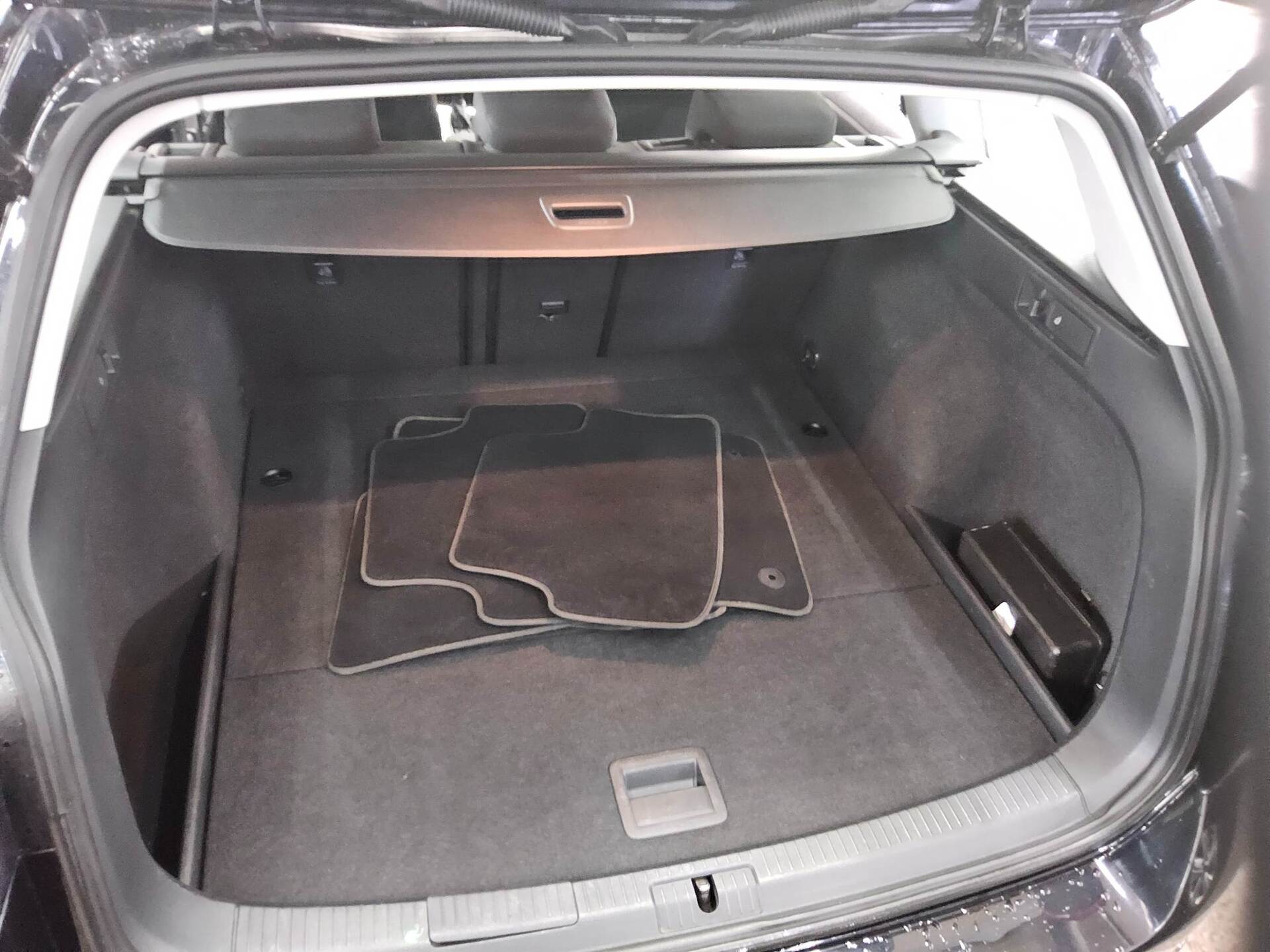 Volkswagen Golf-7 Var. 2.0 TDI Comf. Navi Shz AHK RFK 11