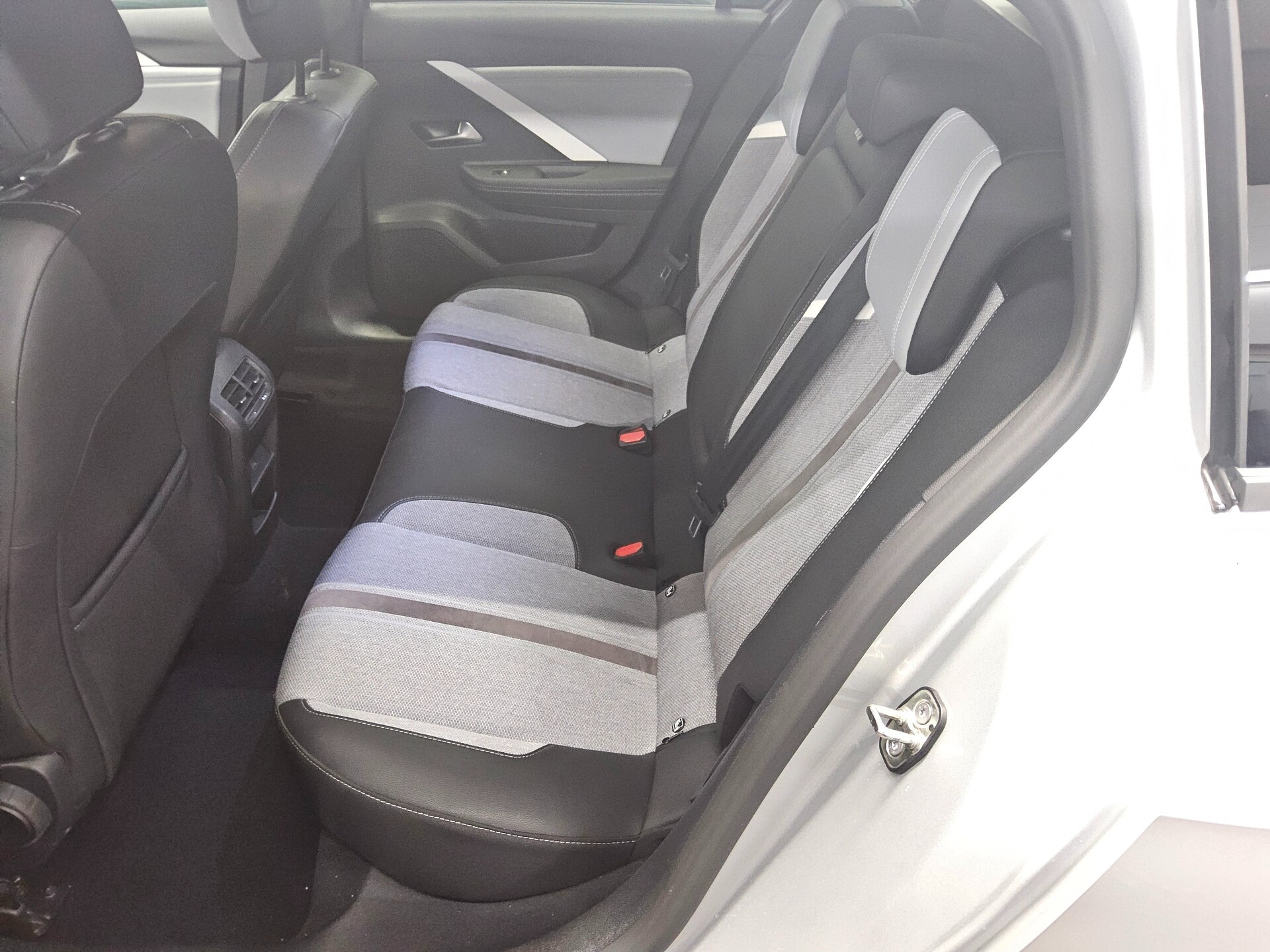 Opel Astra ST 1.2 Turbo Business Elegance Navi DC LED 13