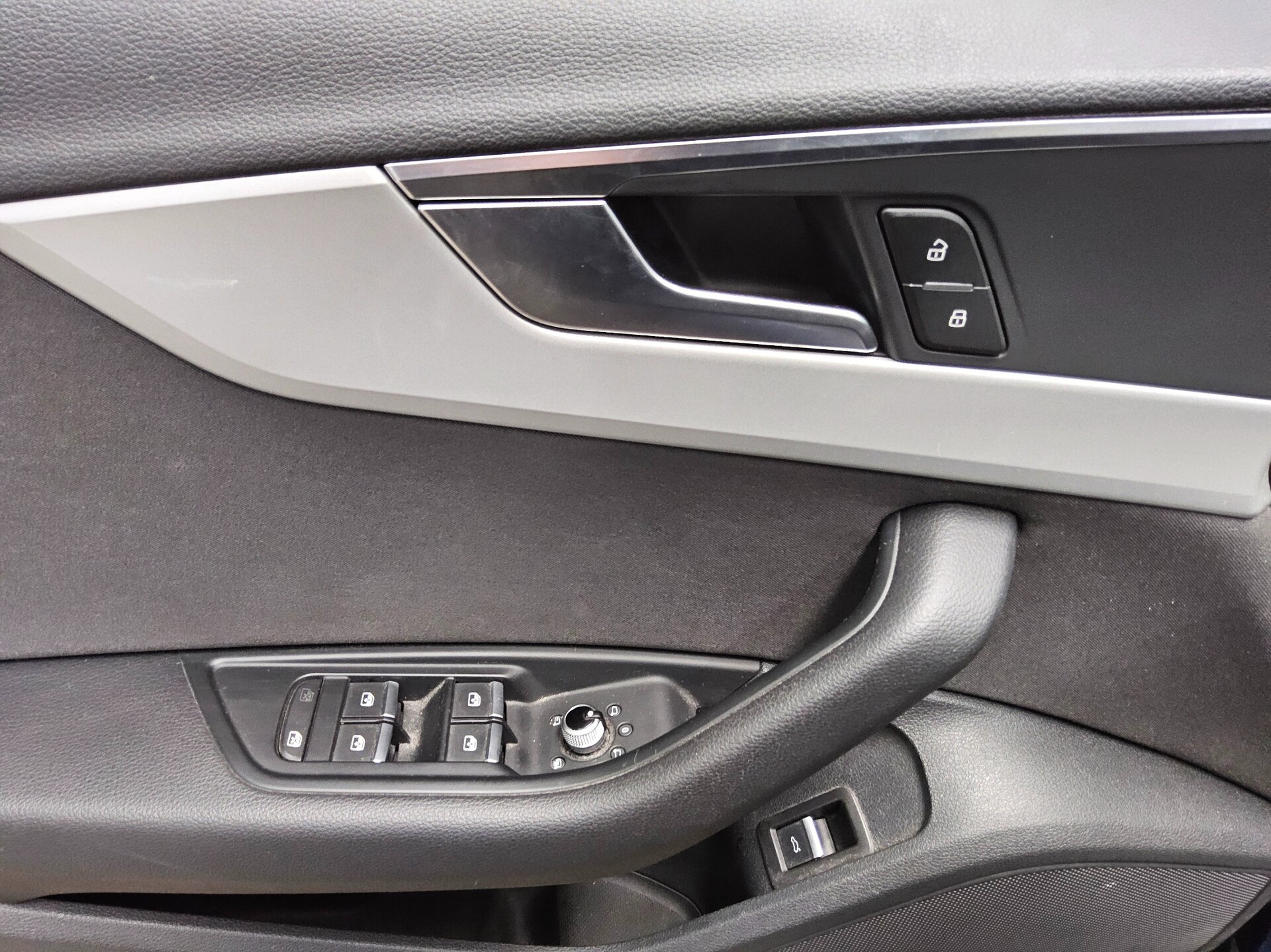 Audi A4 Avant 40 TDI Qu. Navi LED RFK Pano 9