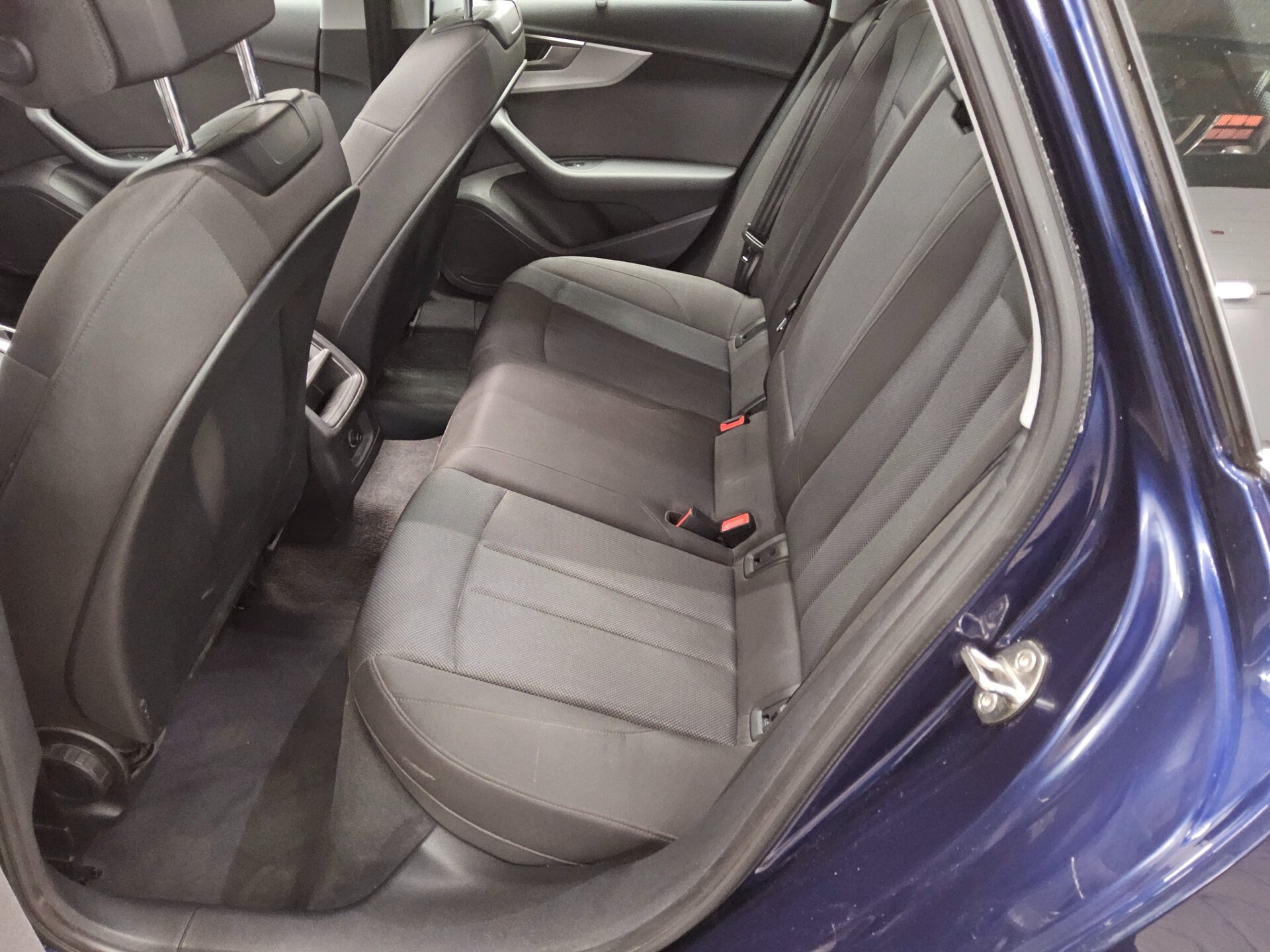 Audi A4 Avant 40 TDI Qu. Navi LED RFK Pano 13