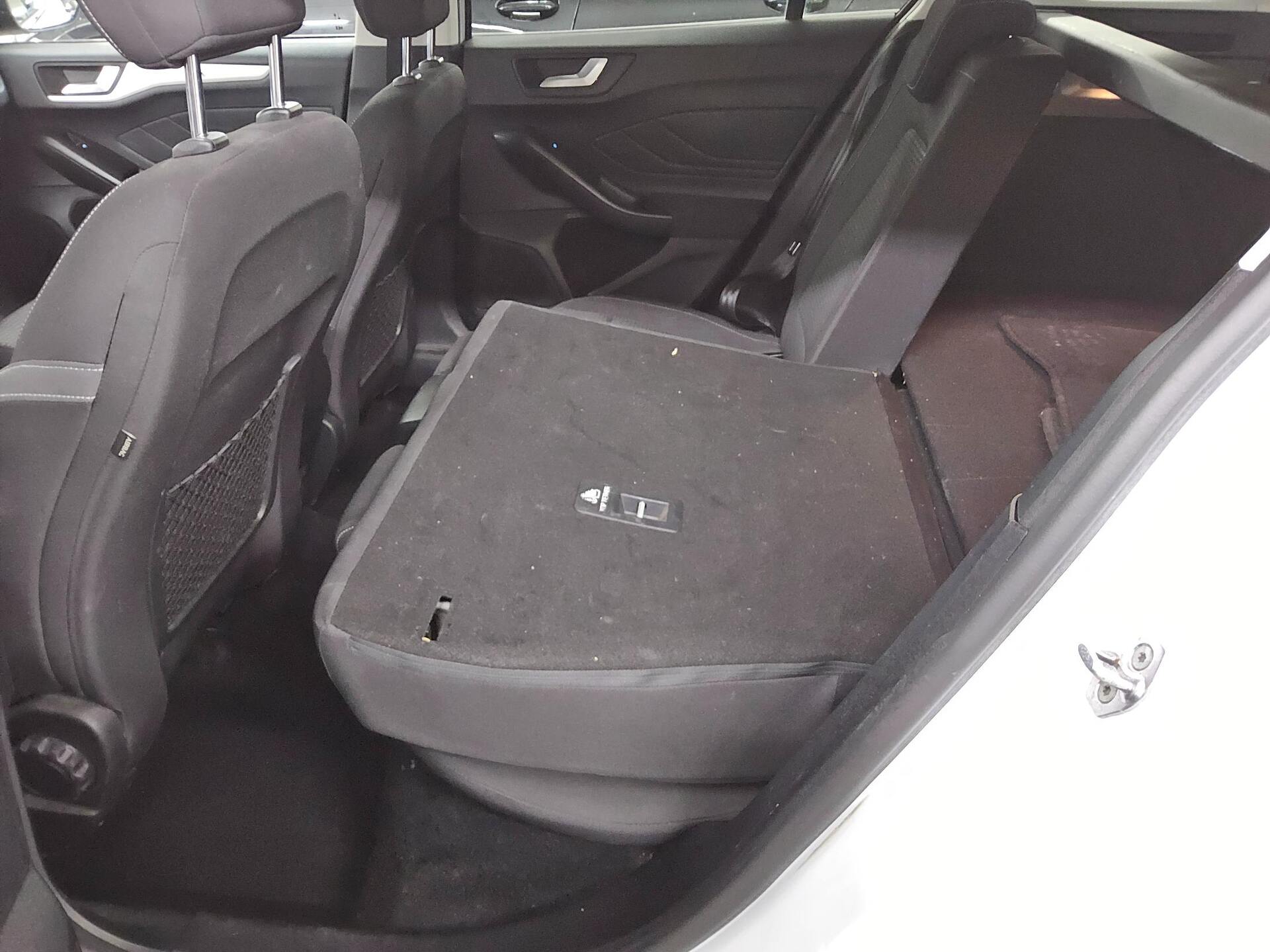 Ford Focus Turnier 1.5 EB Cool&Connect Navi LED Shz 12