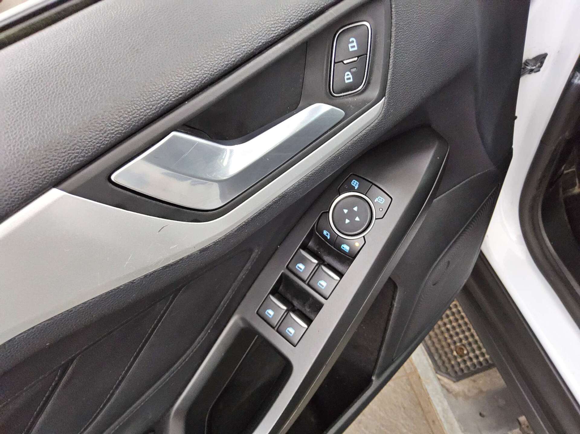 Ford Focus Turnier 1.5 EB Cool&Connect Navi LED Shz 9