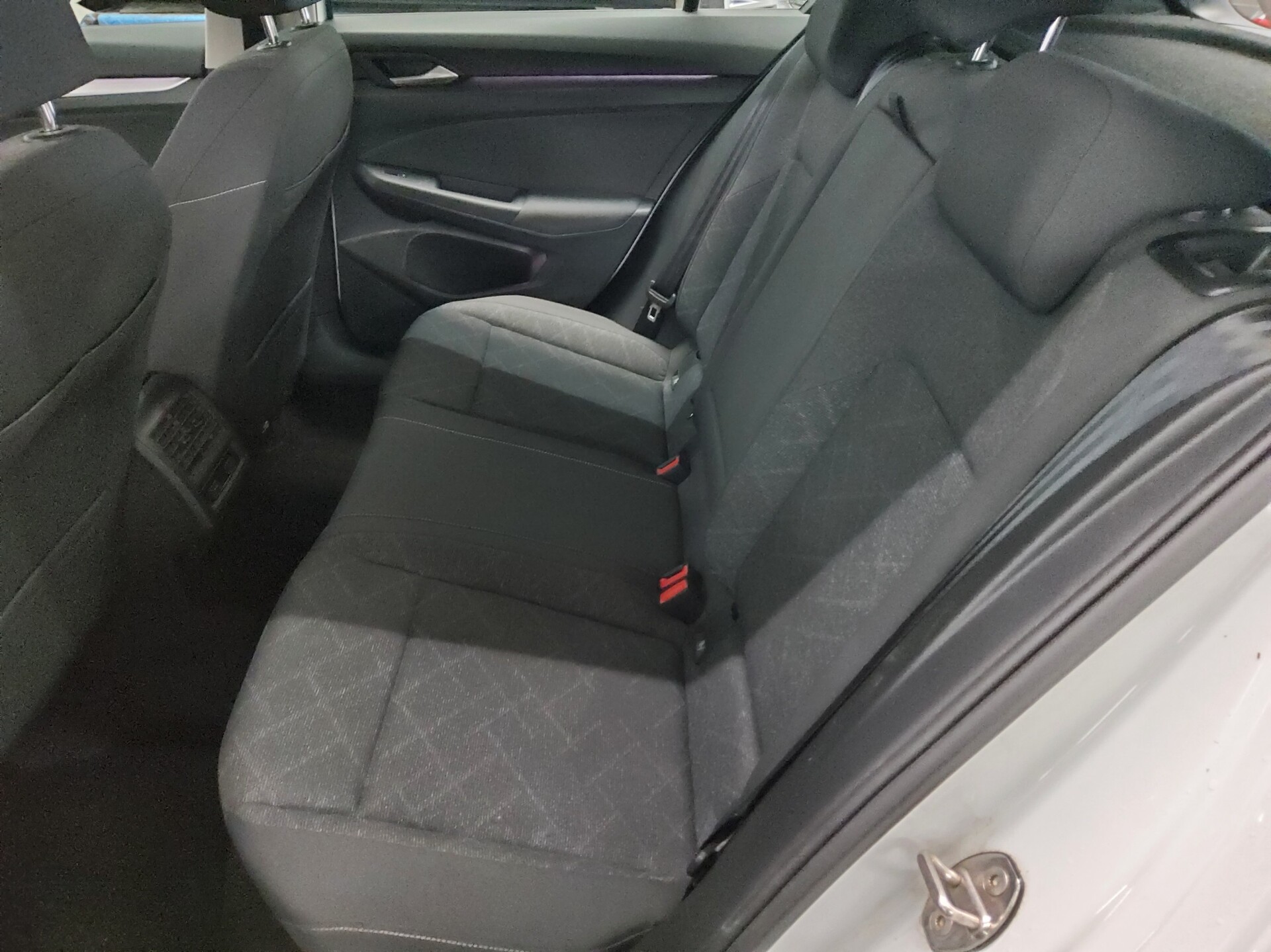 Volkswagen Golf-8 1.5 TSI Life Navi LED ACC PDC 10