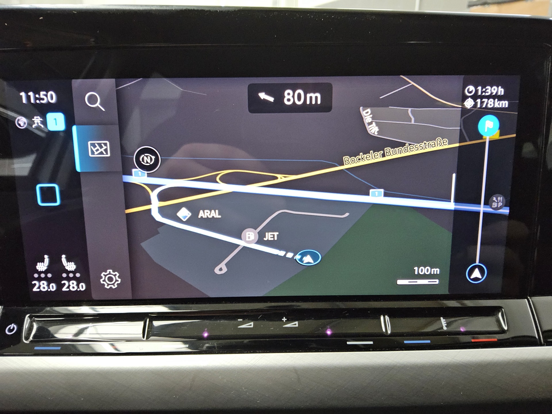 Volkswagen Golf-8 1.5 TSI Life Navi LED ACC PDC 7