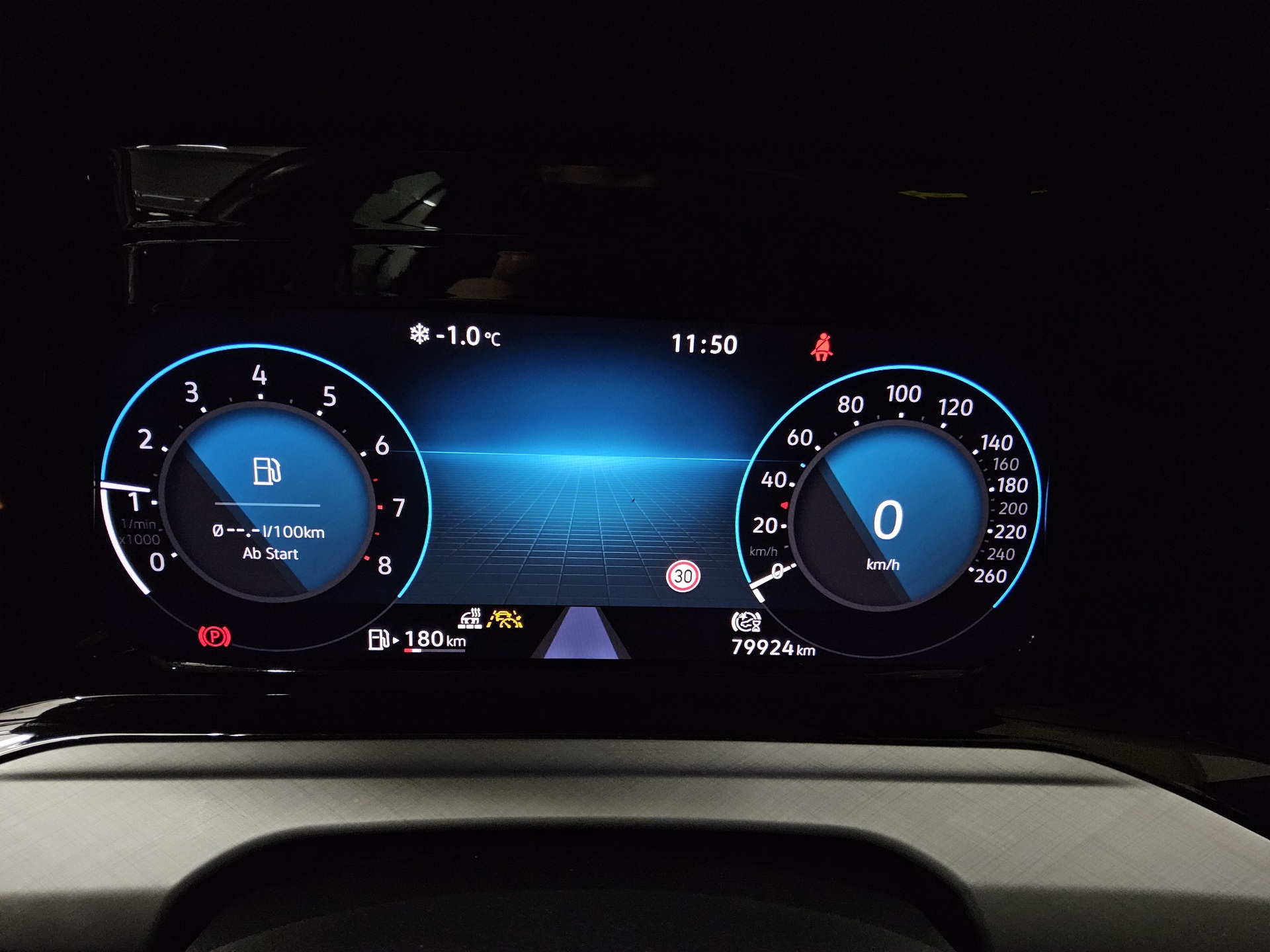 Volkswagen Golf-8 1.5 TSI Life Navi LED ACC PDC 8