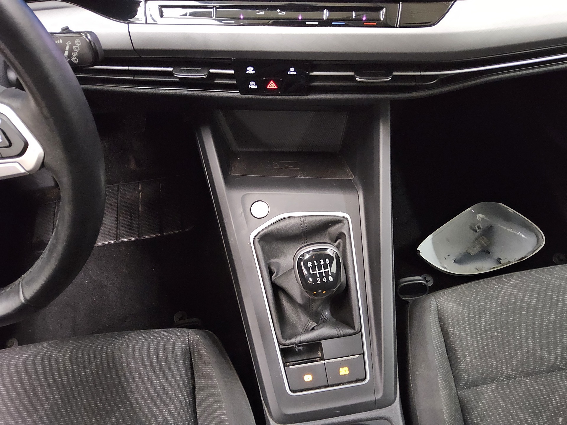 Volkswagen Golf-8 1.5 TSI Life Navi LED ACC PDC 6