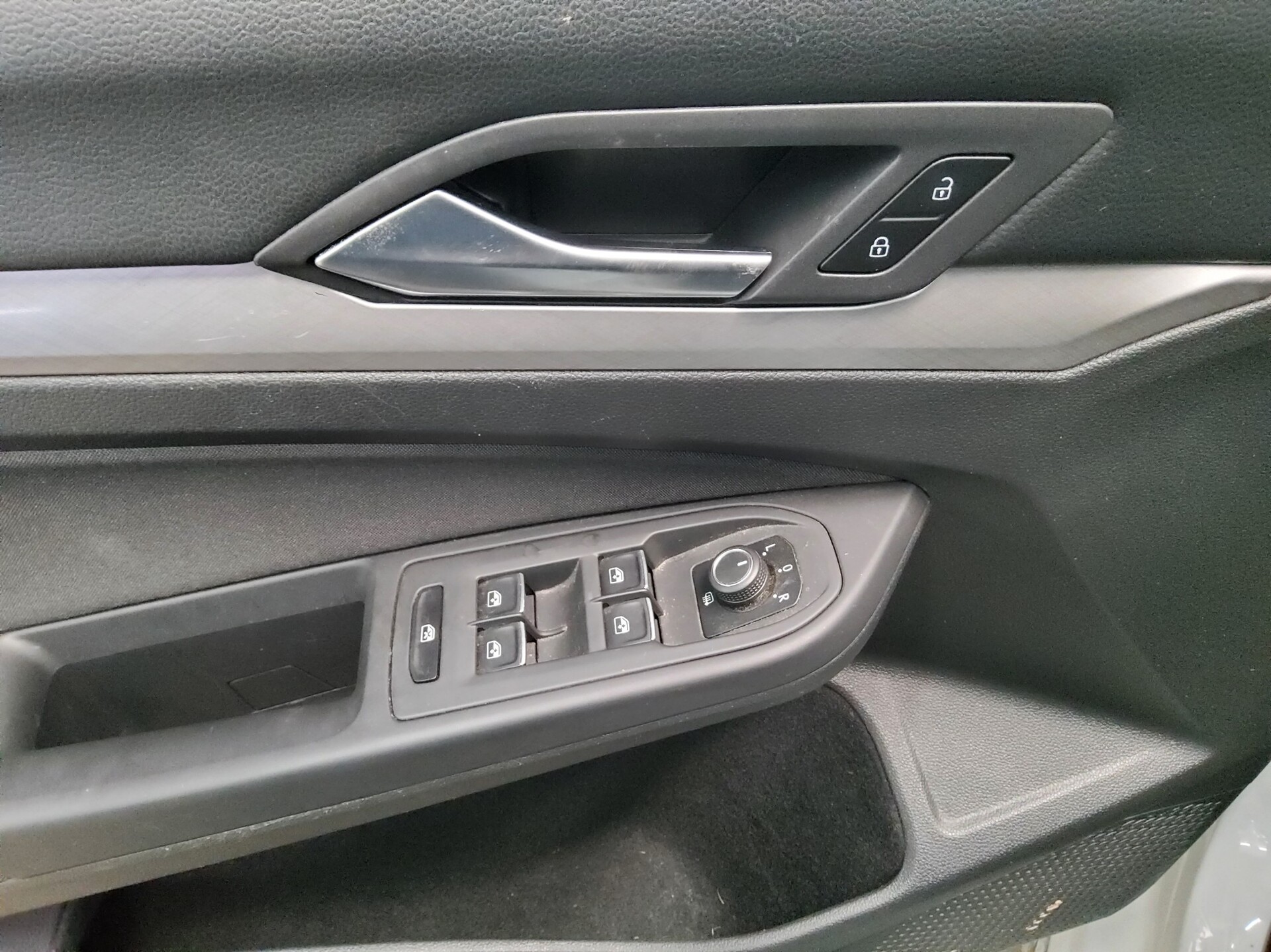 Volkswagen Golf-8 1.5 TSI Life Navi LED ACC PDC 12