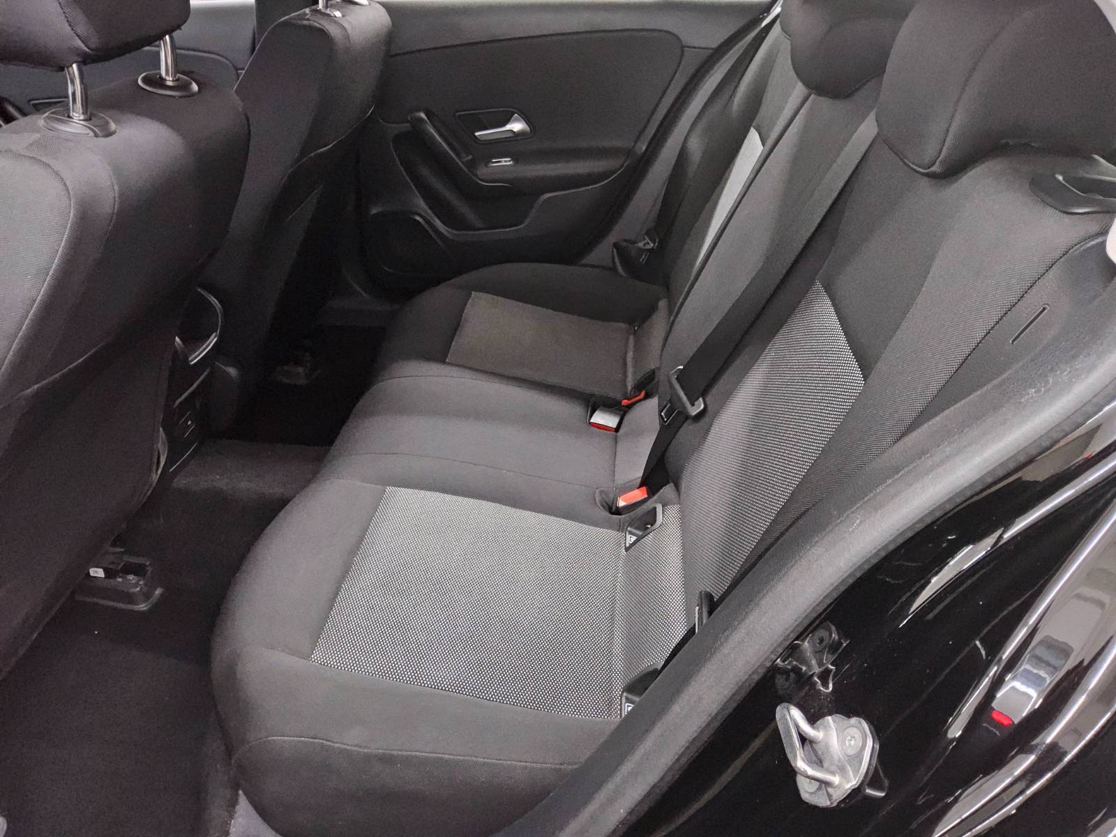 Mercedes-Benz A 250 e Navi LED PDC Shz 13